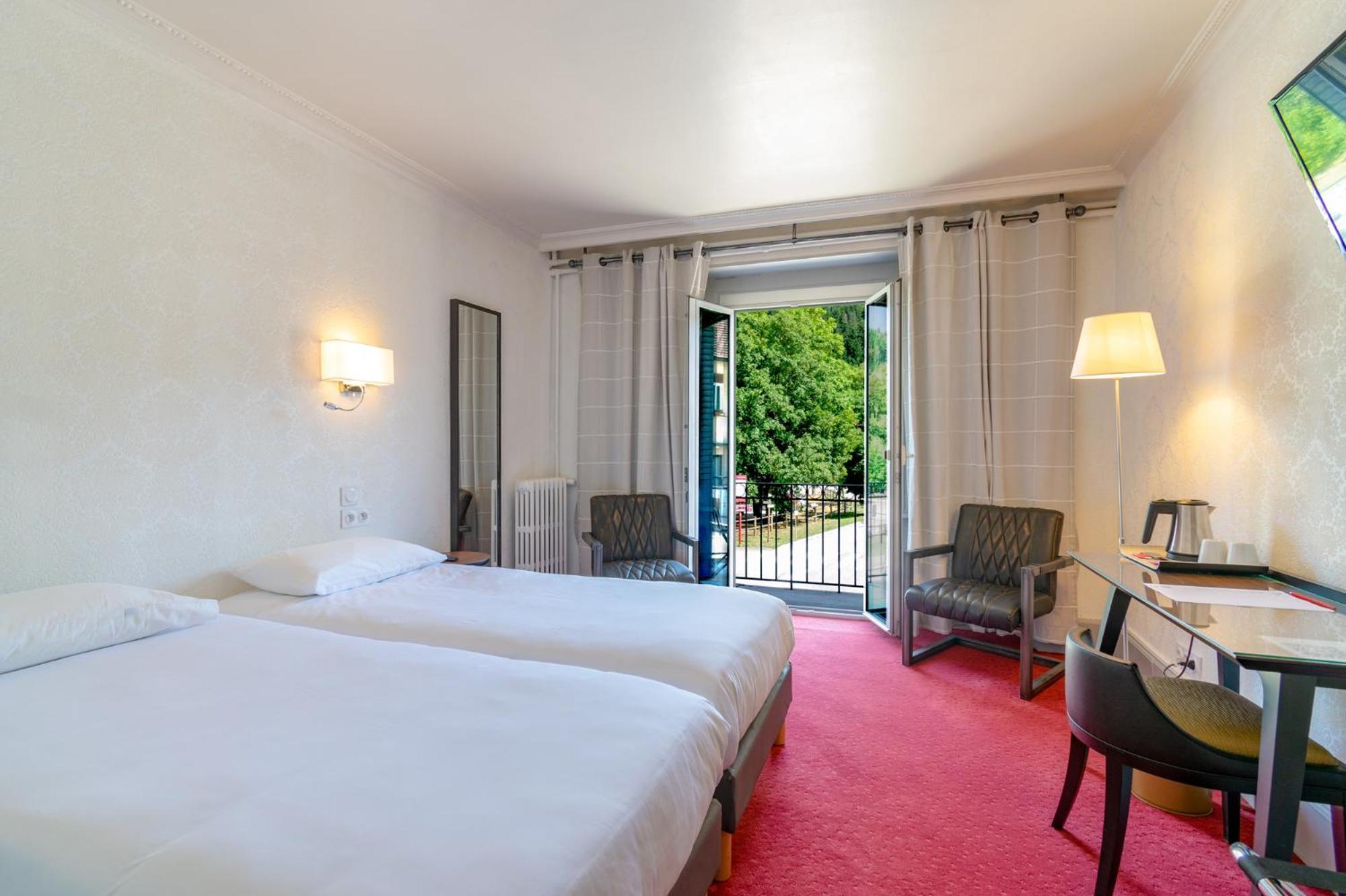 Twin Room Balcony Forest View