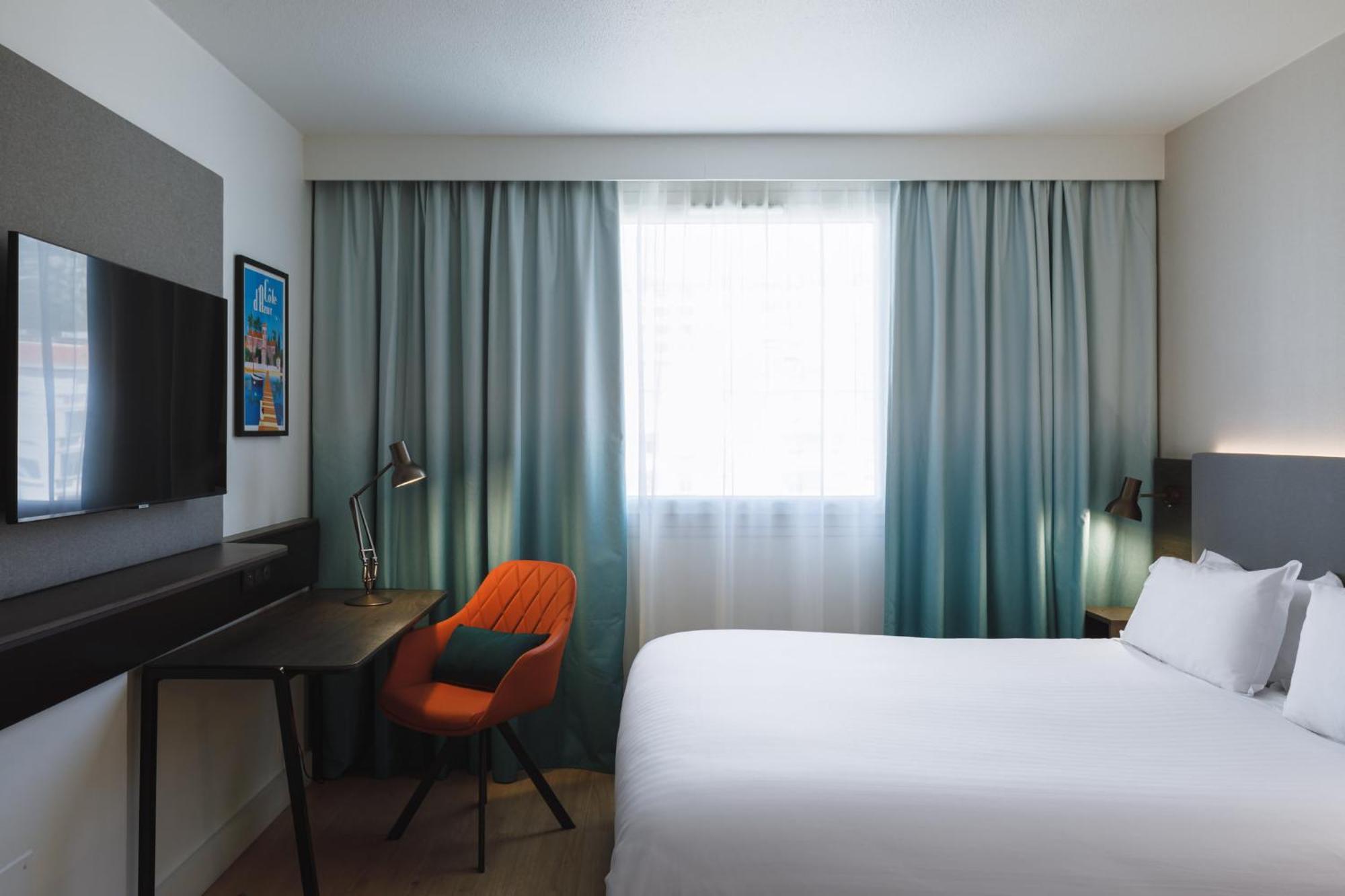 Standard Queen Room
