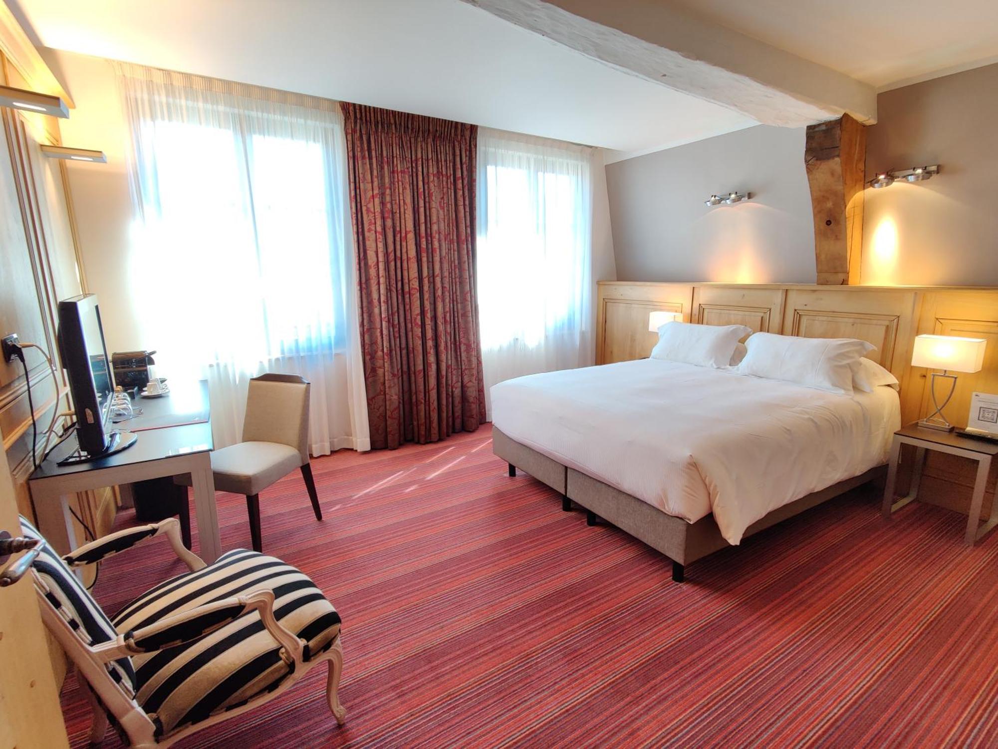 Larger Guest room 1 Double Limited view