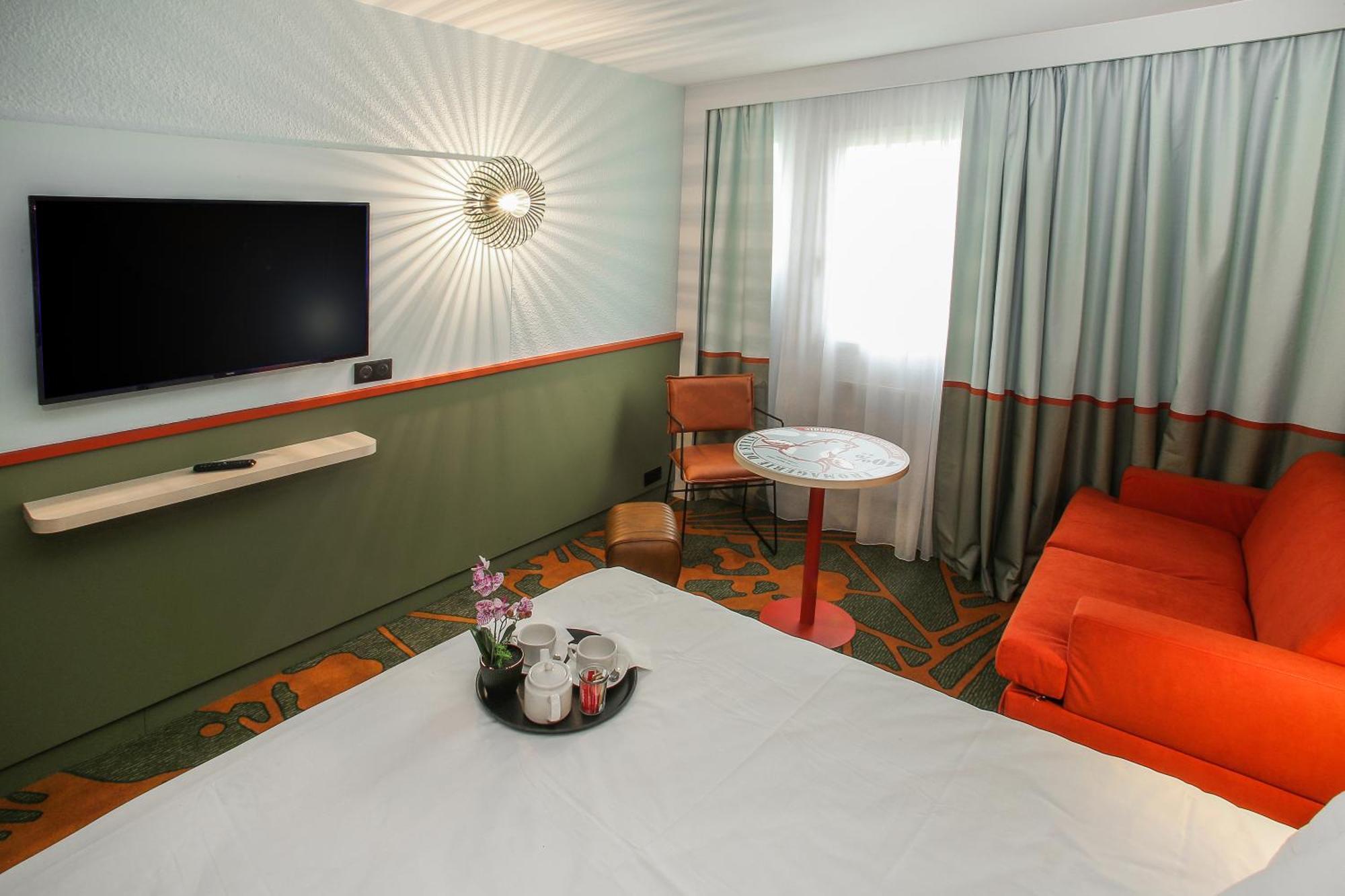 Standard Double Room Sofa