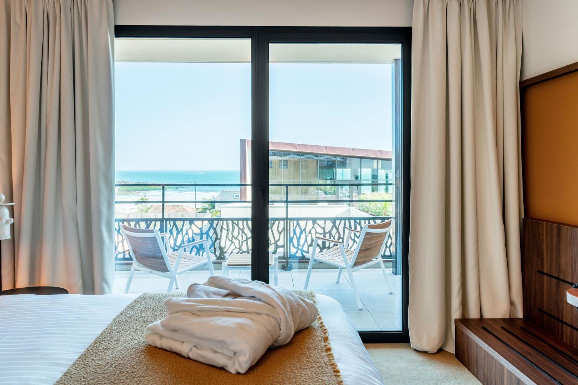 Double or Twin Room Sea View
