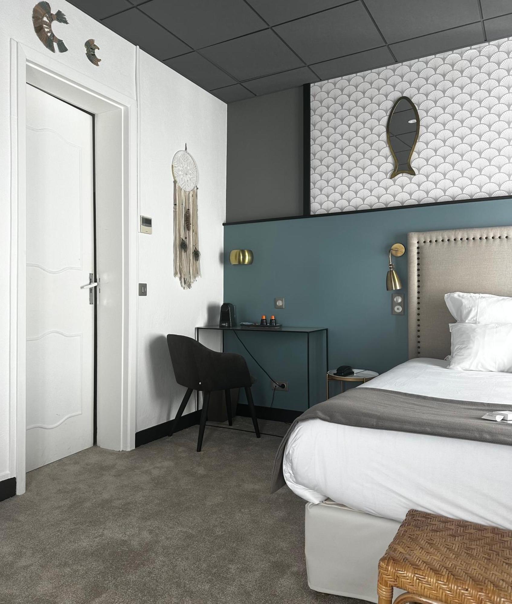 Large Double Room Partial Sea View