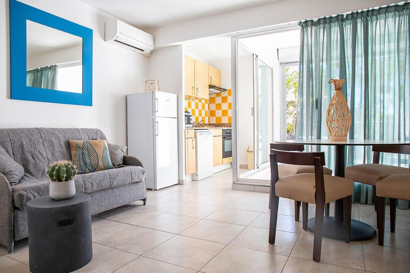 Two-Bedroom Apartment Terrace Sea View