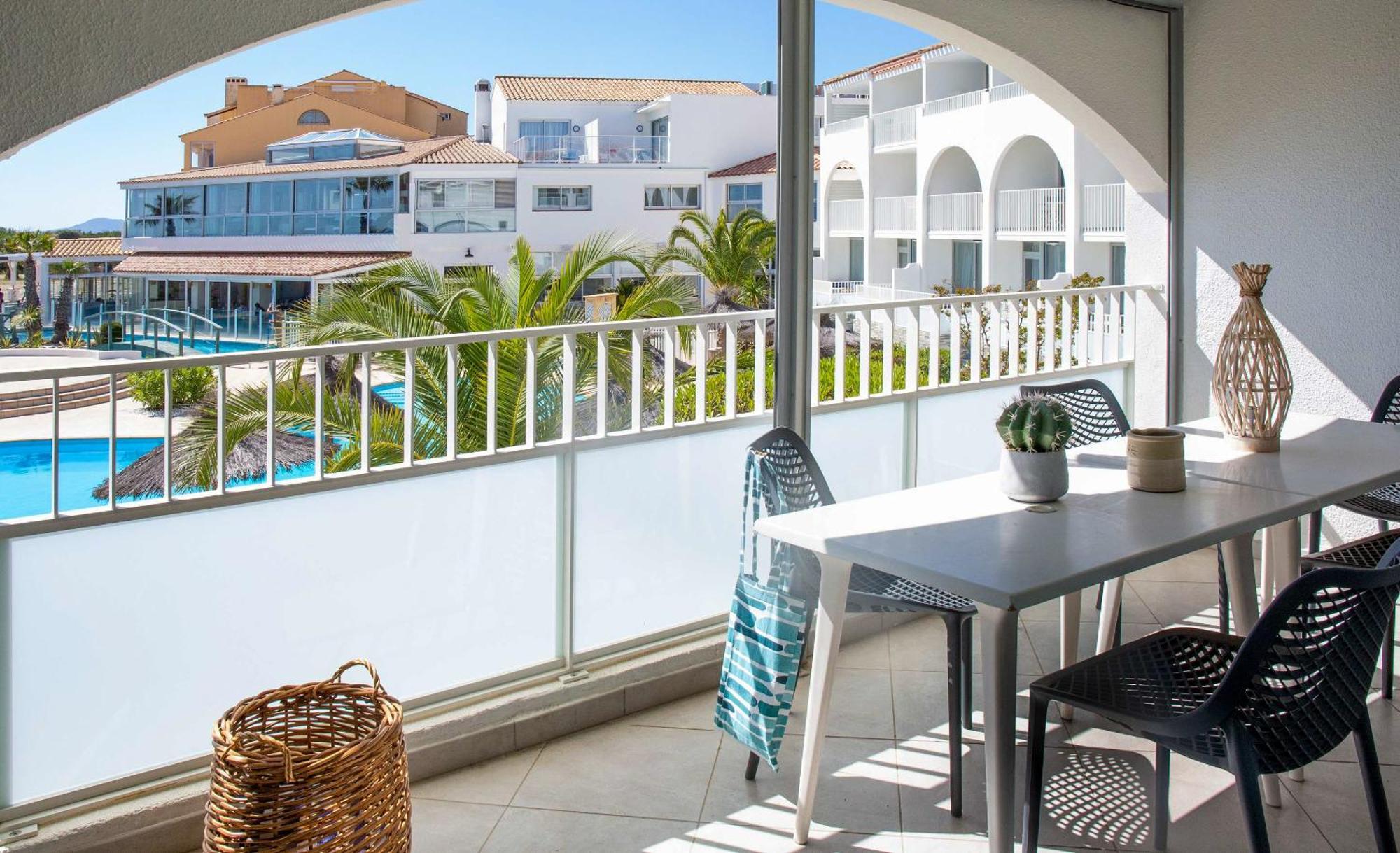 Two-Bedroom Apartment Terrace Sea View