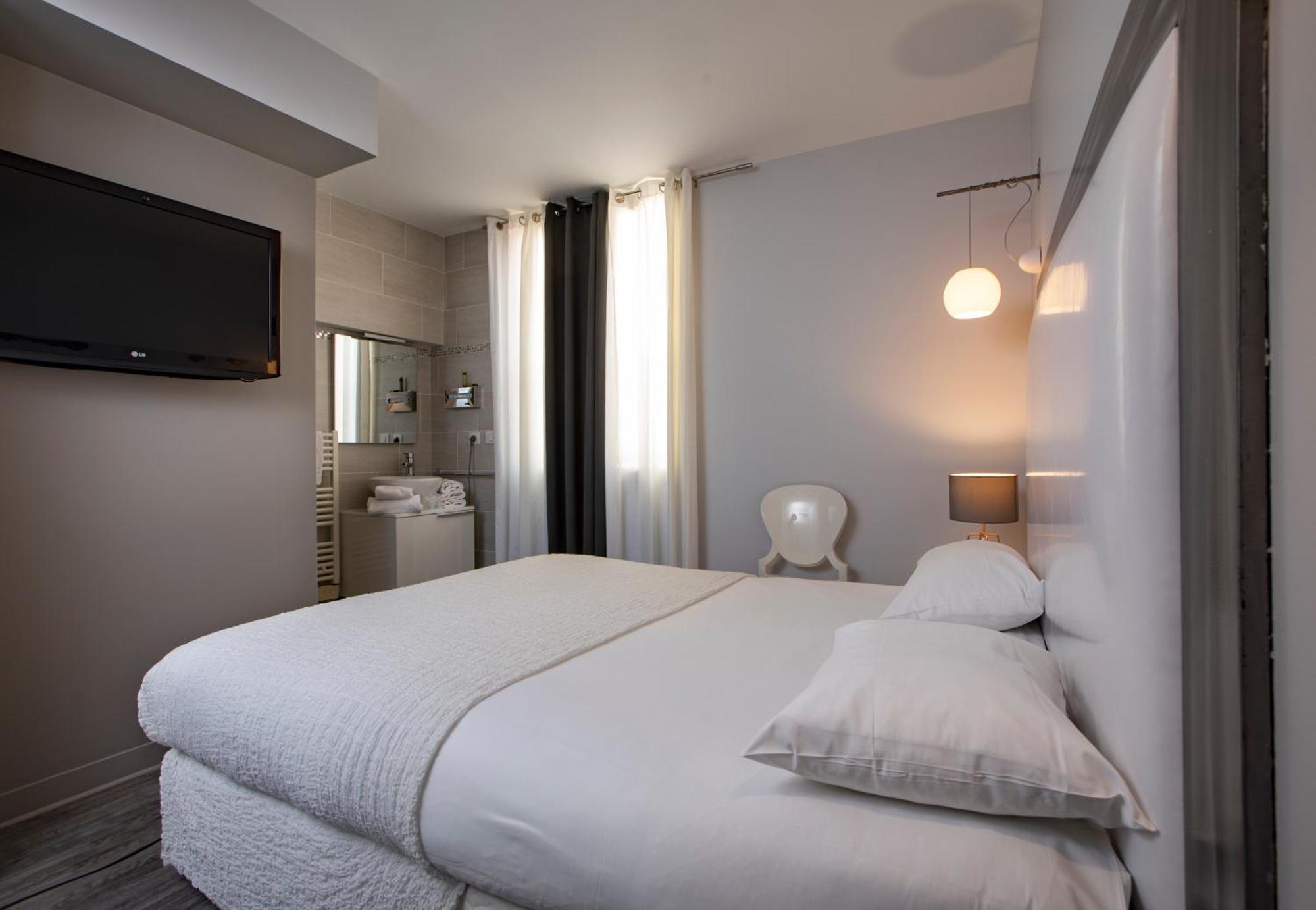 Cosy Double Room Patio or Street view