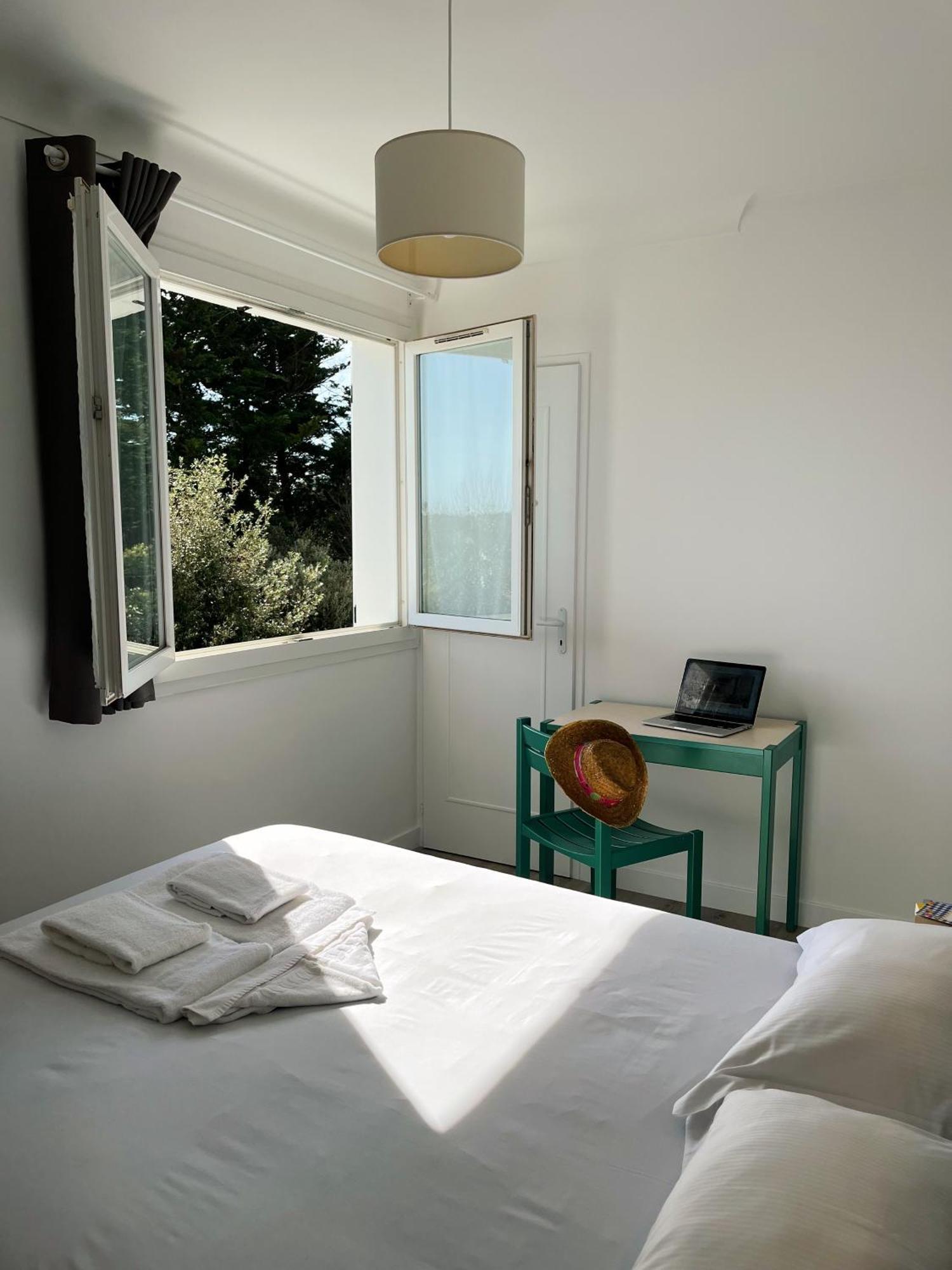 Standard Double Room Shower