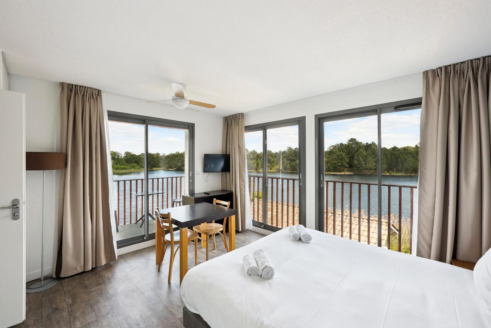 Comfort Studio One Double Bed or Two Single Beds Lake Side