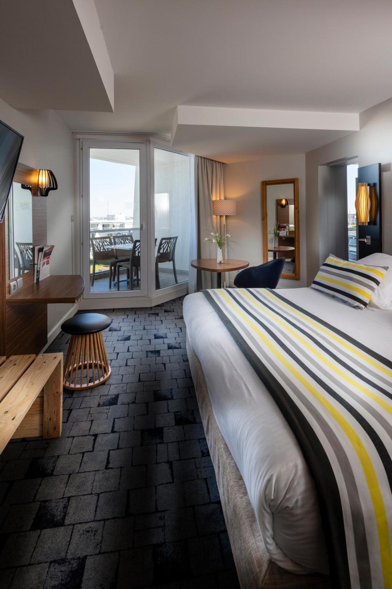 Double Room Harbor or Pool view