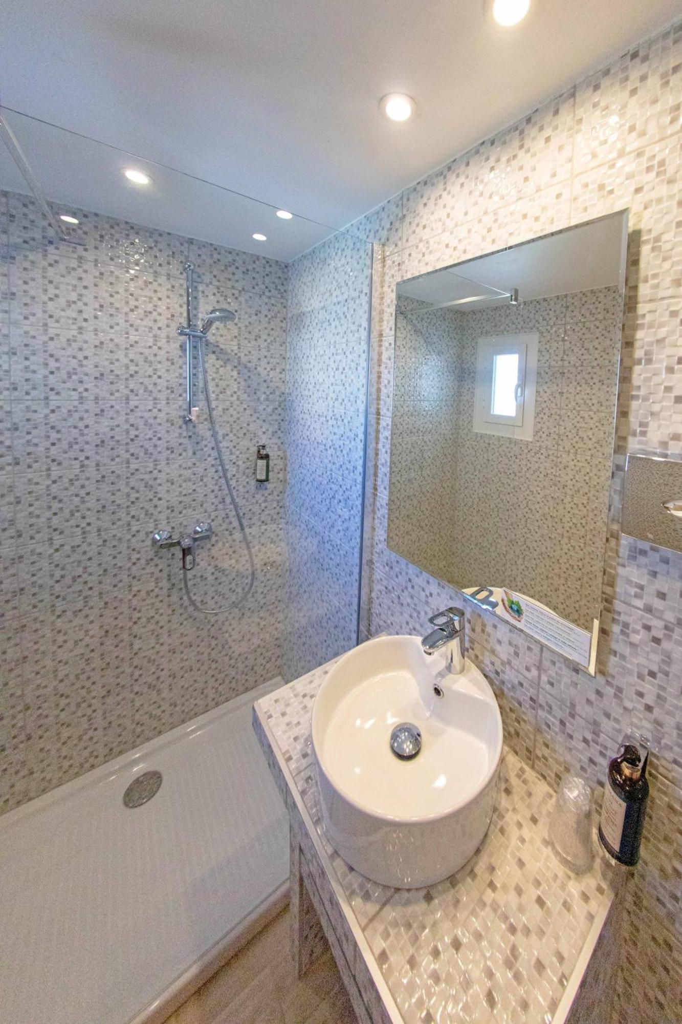Small Twin Room Sea View