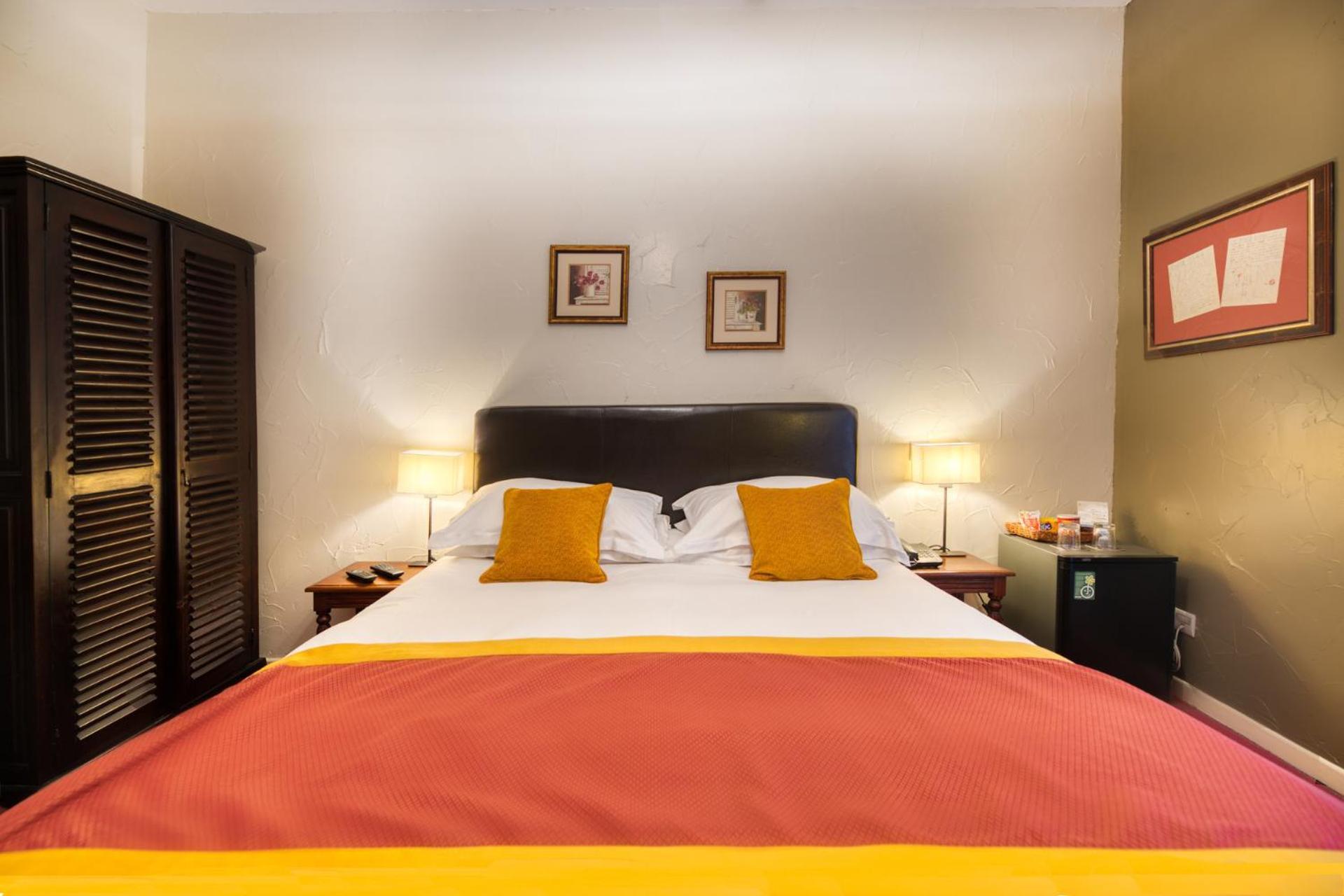 Standard Queen Room