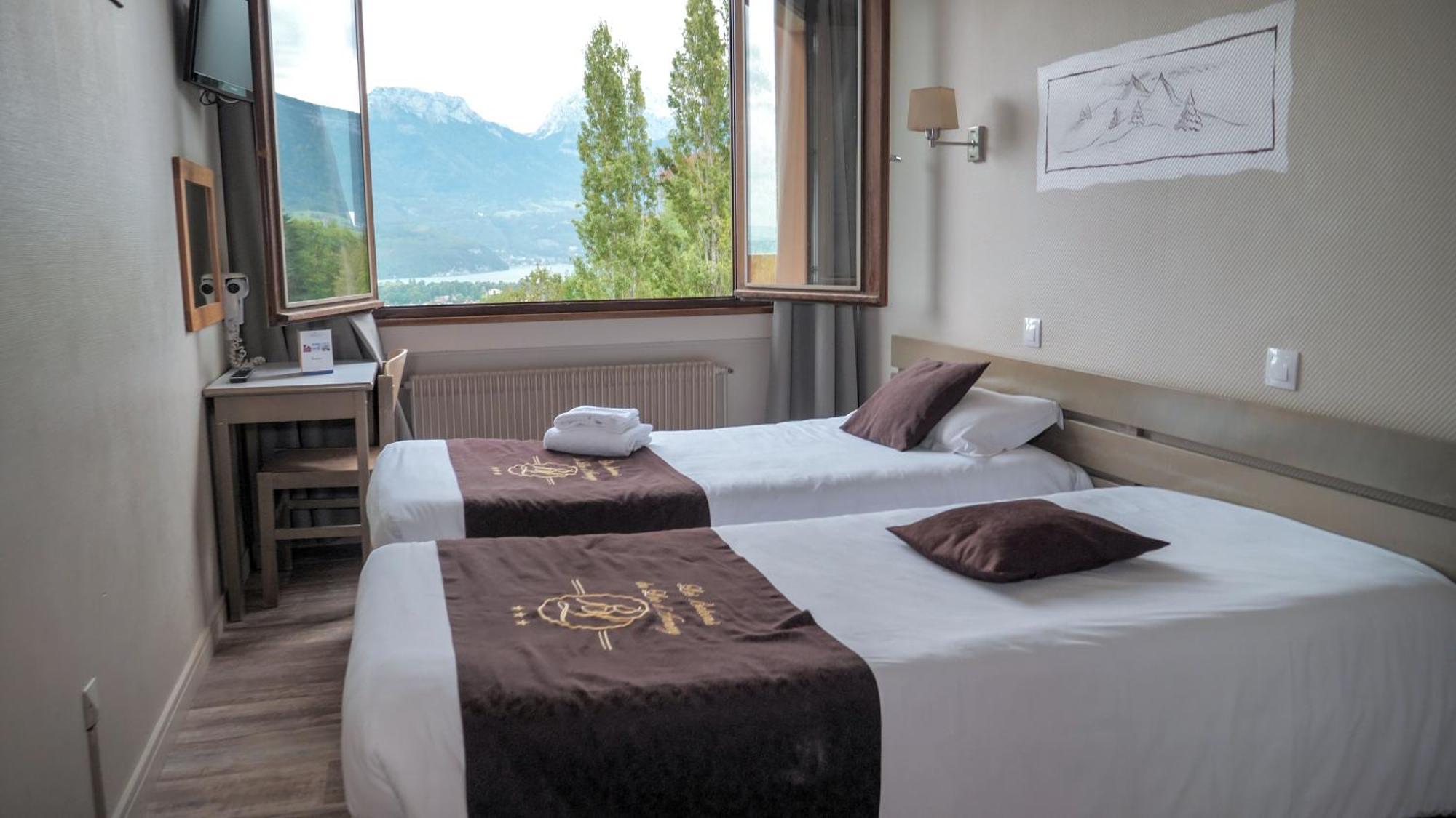 Twin Room Lake View