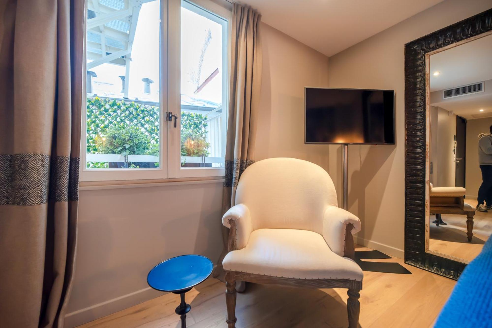 Deluxe Studio