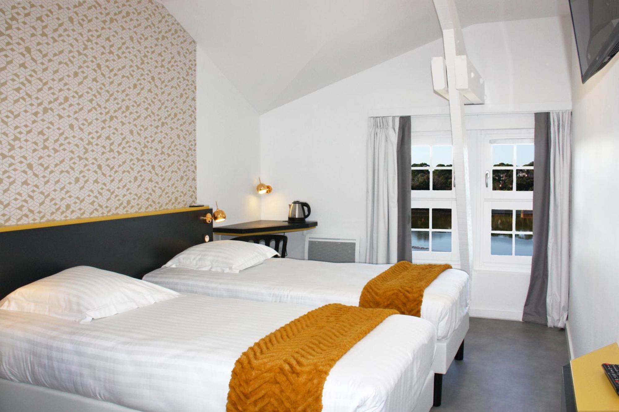Twin Room Lake View