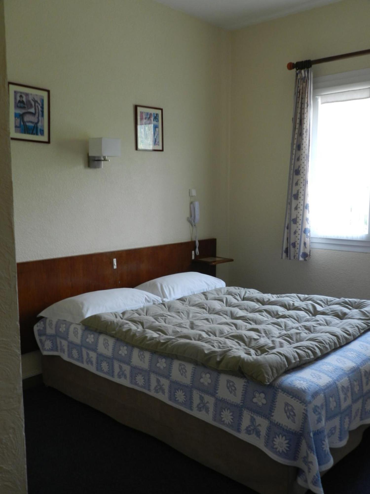 Single Room Road Side