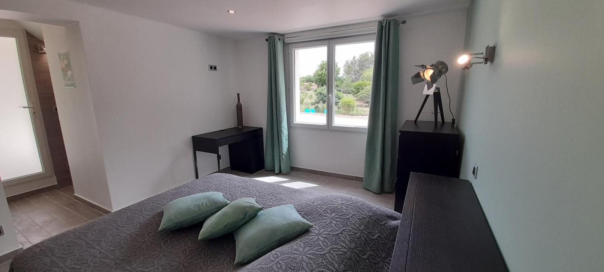 Queen Room Garden View