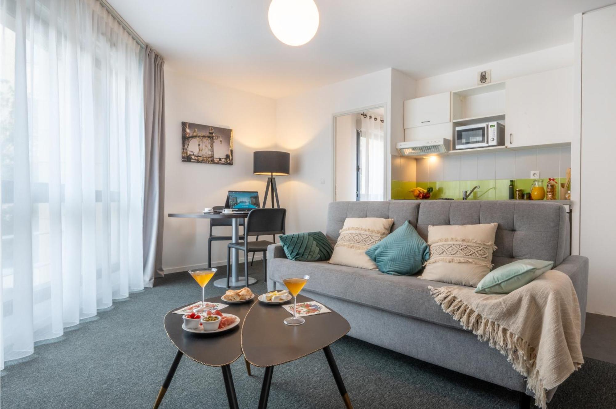 One-Bedroom Apartment
