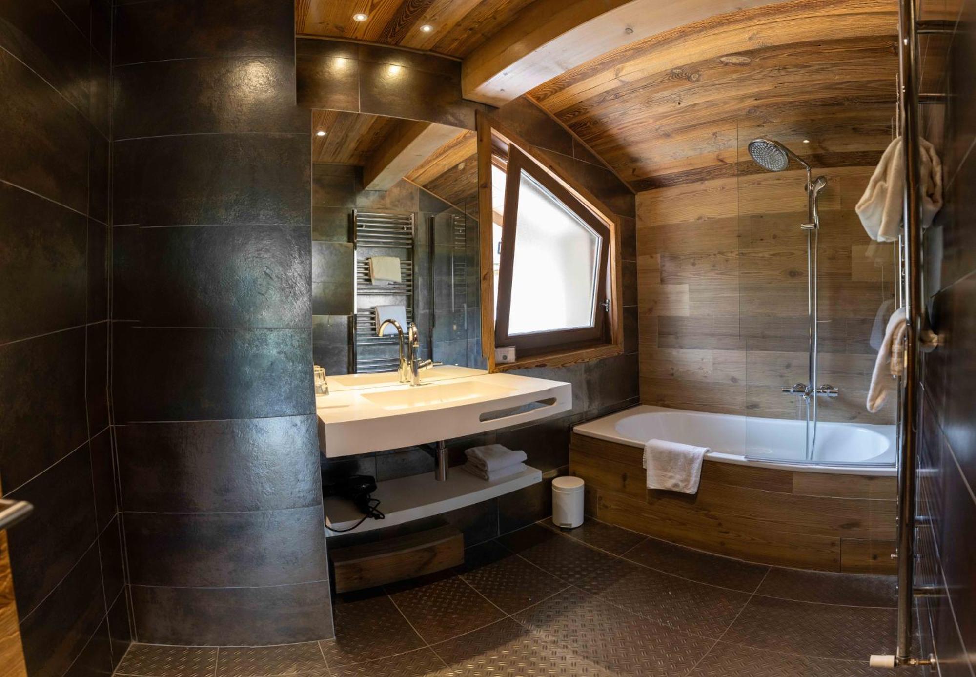 6 Bedroom Chalet