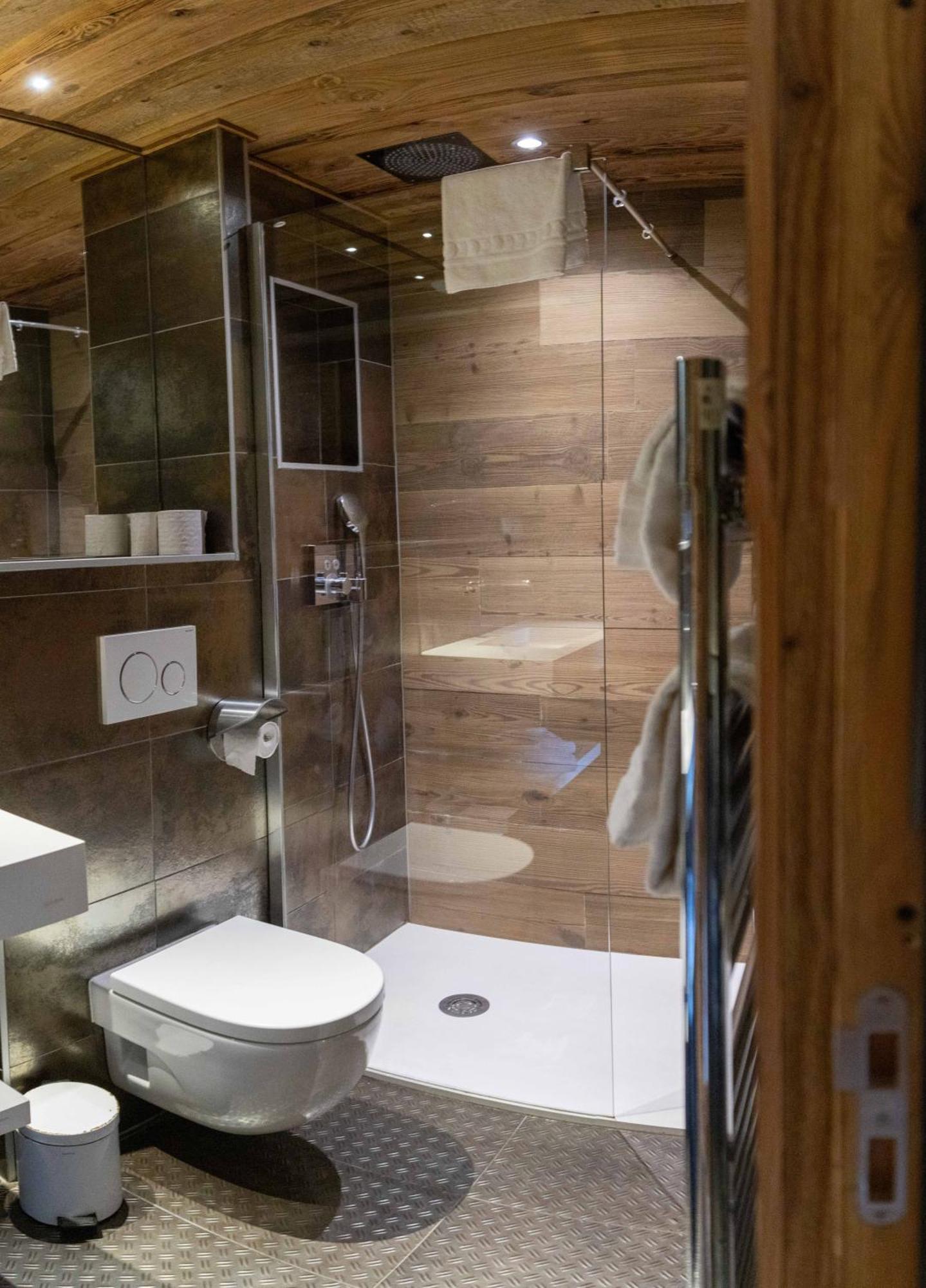 6 Bedroom Chalet