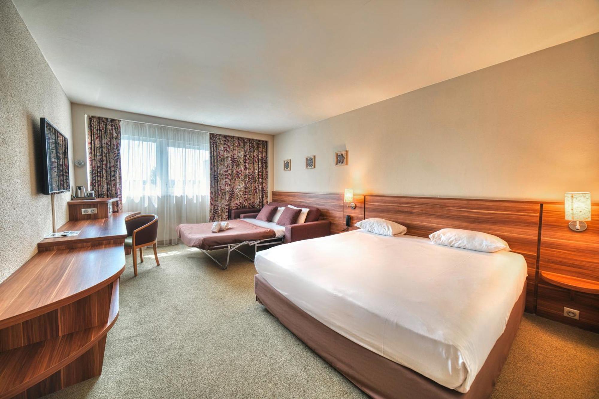 Executive Room 1 Room 1 King Bed 1 Sofa Bed