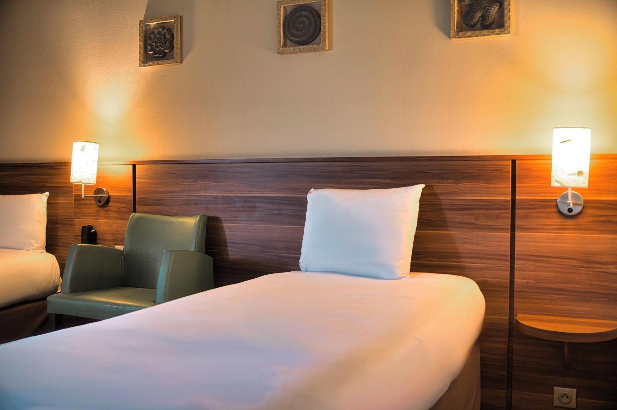 Comfort Room 1 Room 2 Single Beds