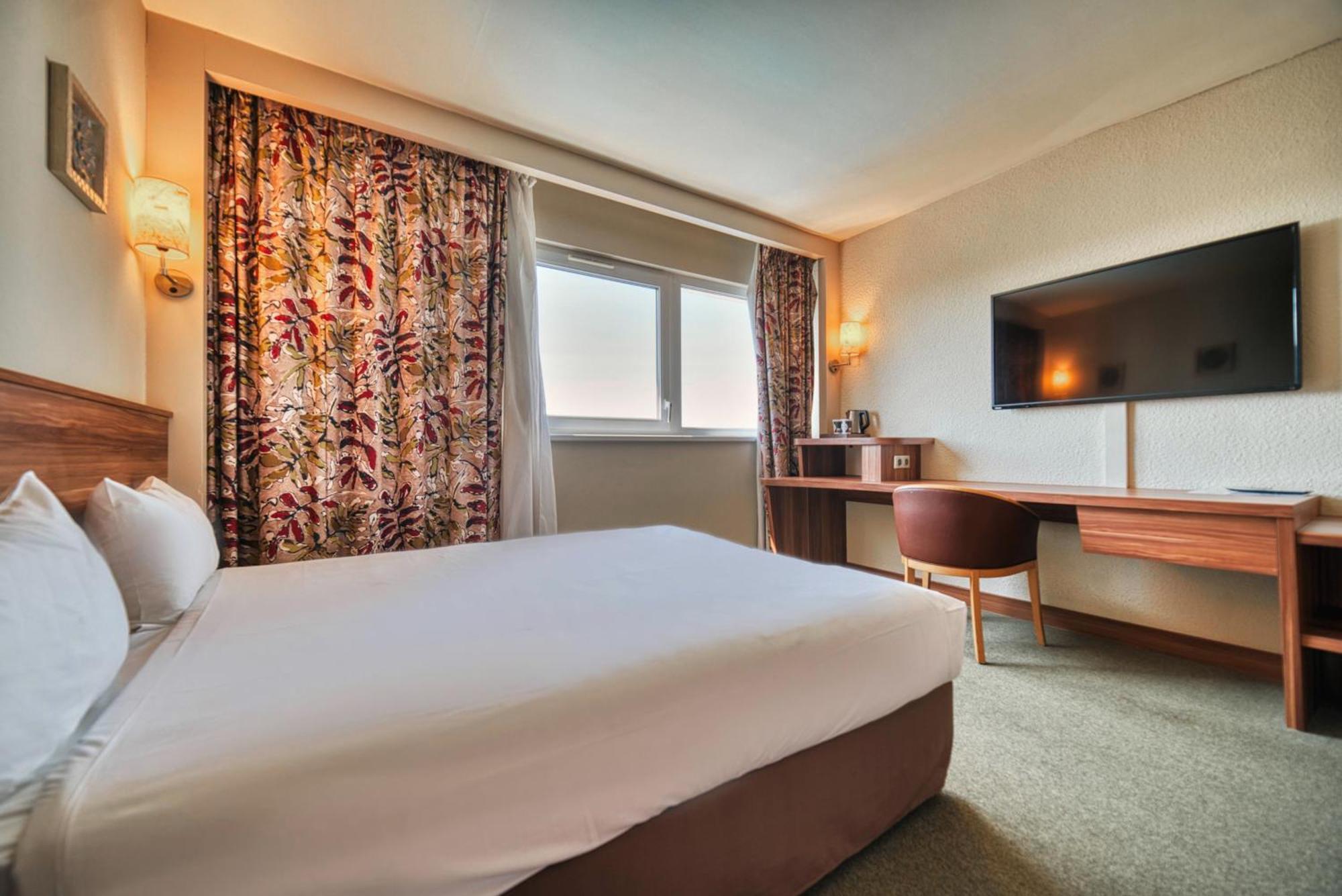 Comfort Room 1 Room 1 Queen Bed