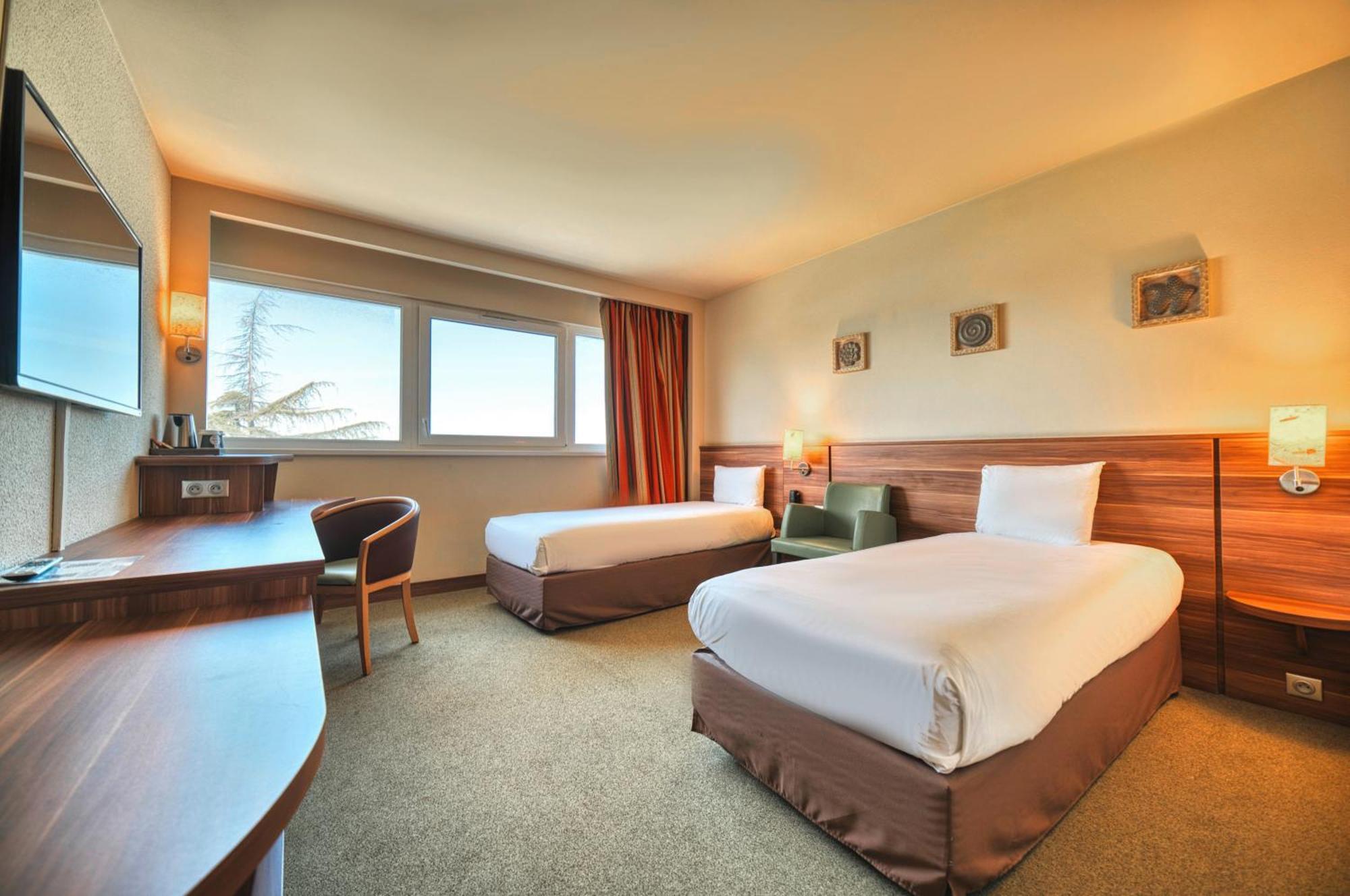 Comfort Room 1 Room 2 Single Beds
