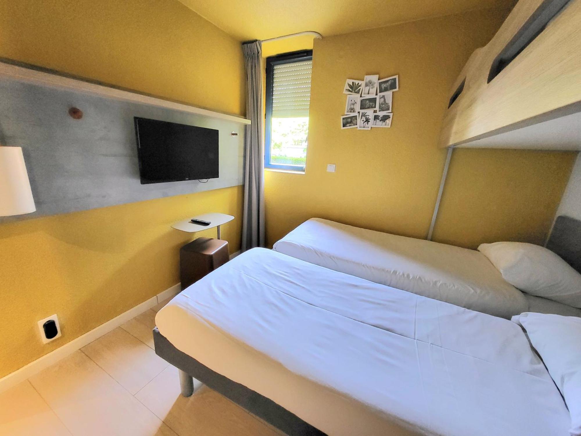 Triple Room Three Single Beds
