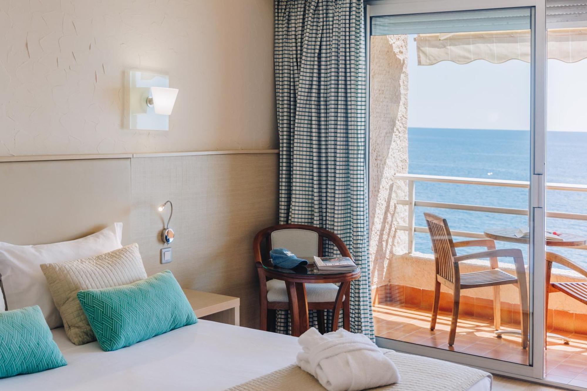 Standard Triple Room Sea View