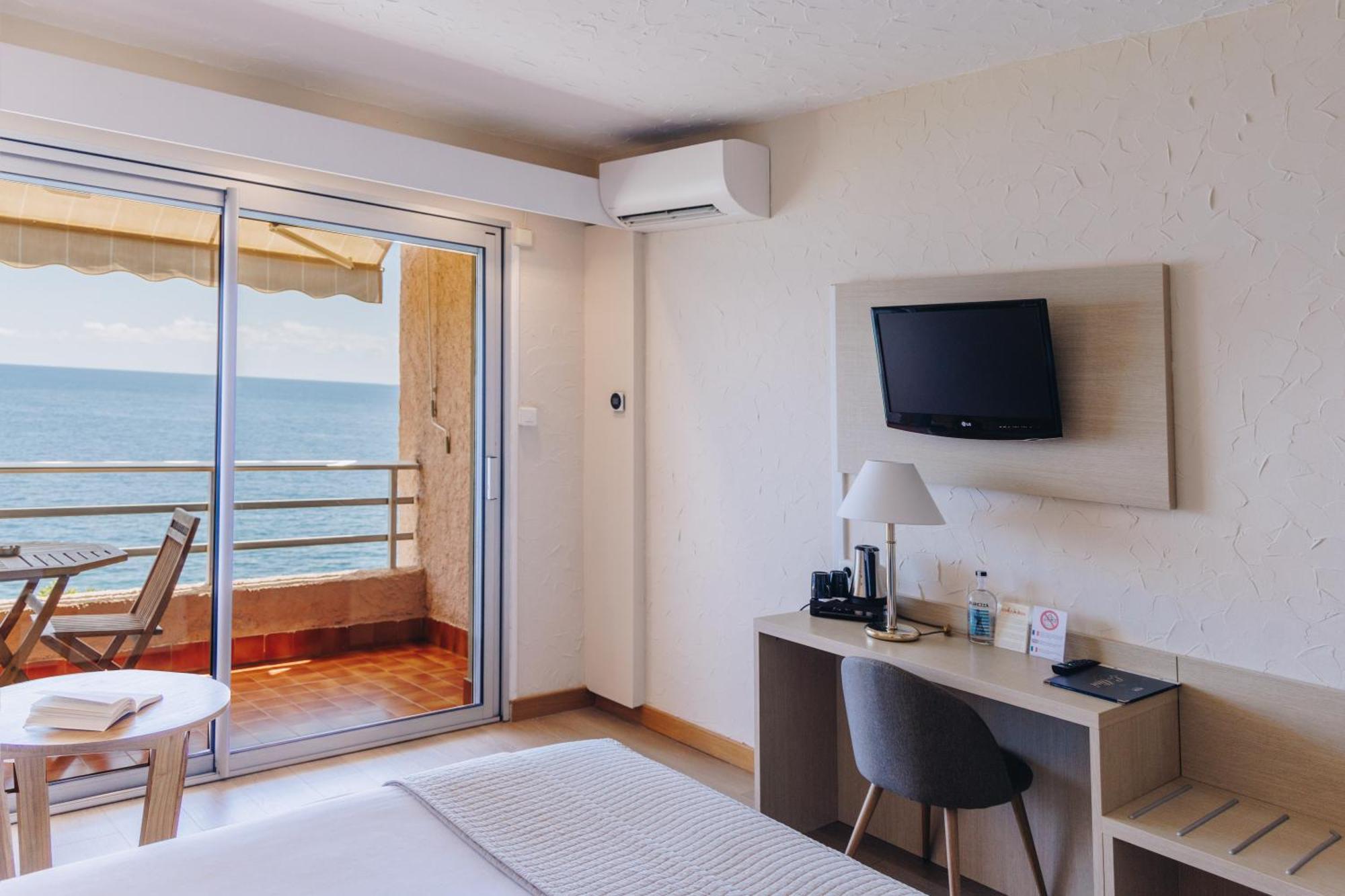 Standard Triple Room Sea View