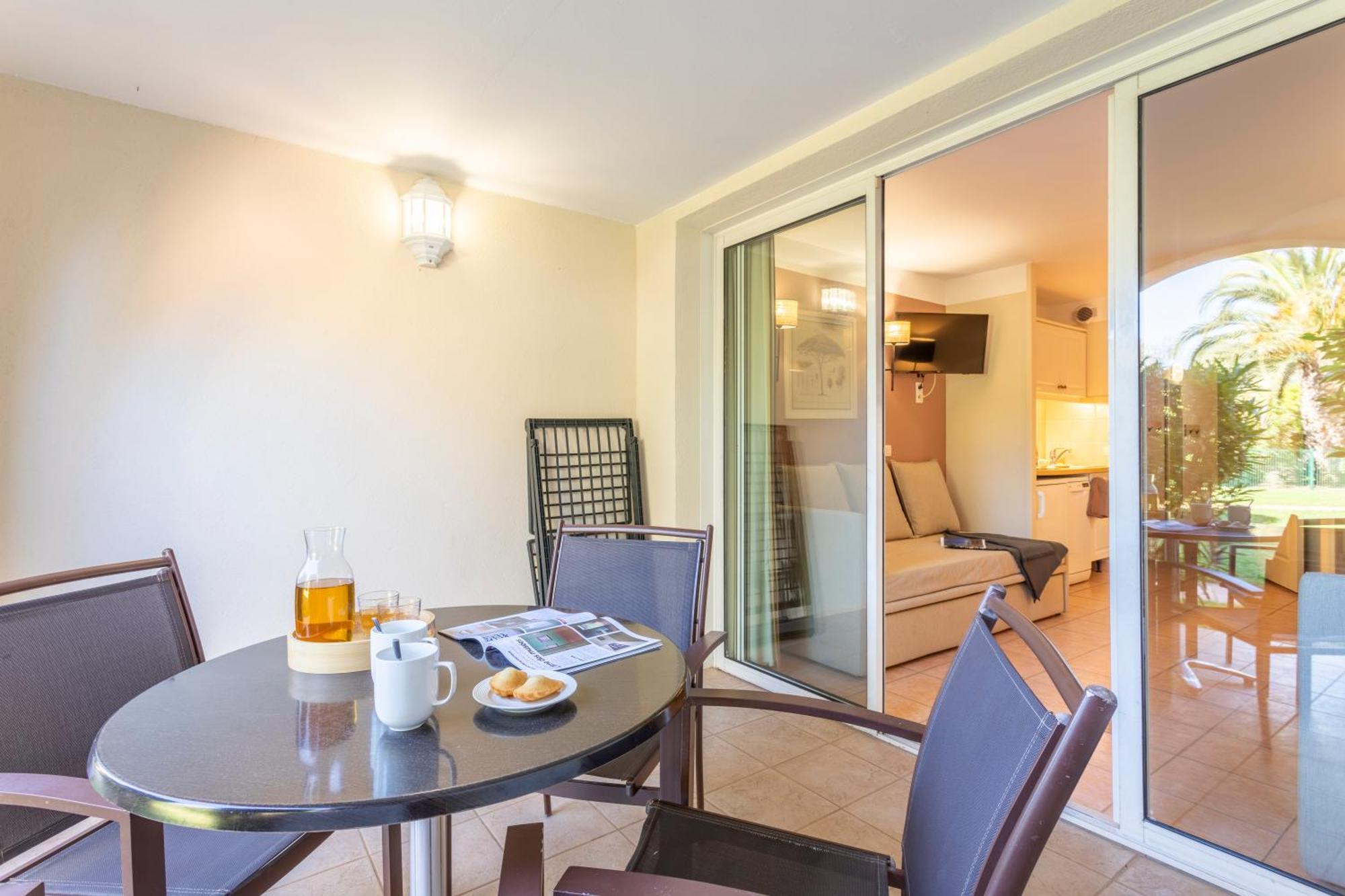 Studio Sleeping Alcove Air Conditioning Terrace Ground Floor
