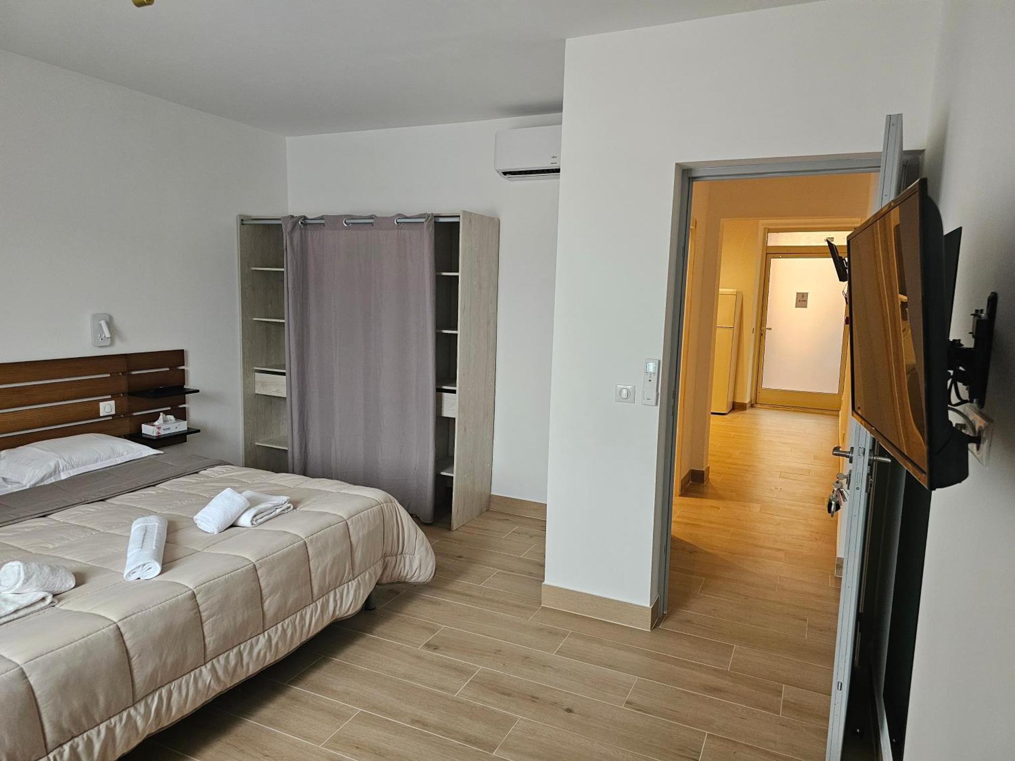 102 CHAMBRE PRIVEE SDB WC EN COMMUNS 2 AV CHARLES DE GAULLE