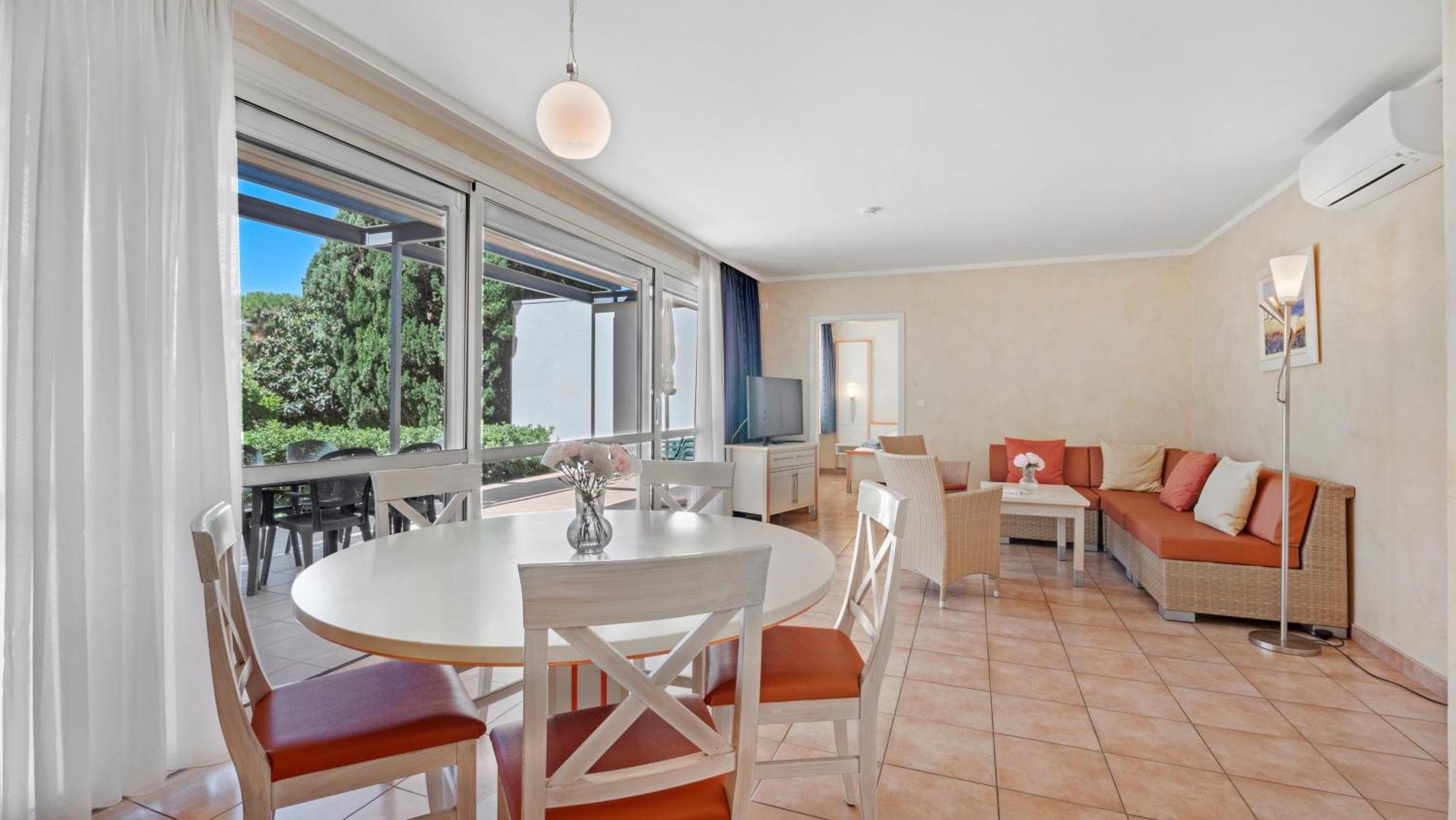 Three-Bedroom Apartment Terrace