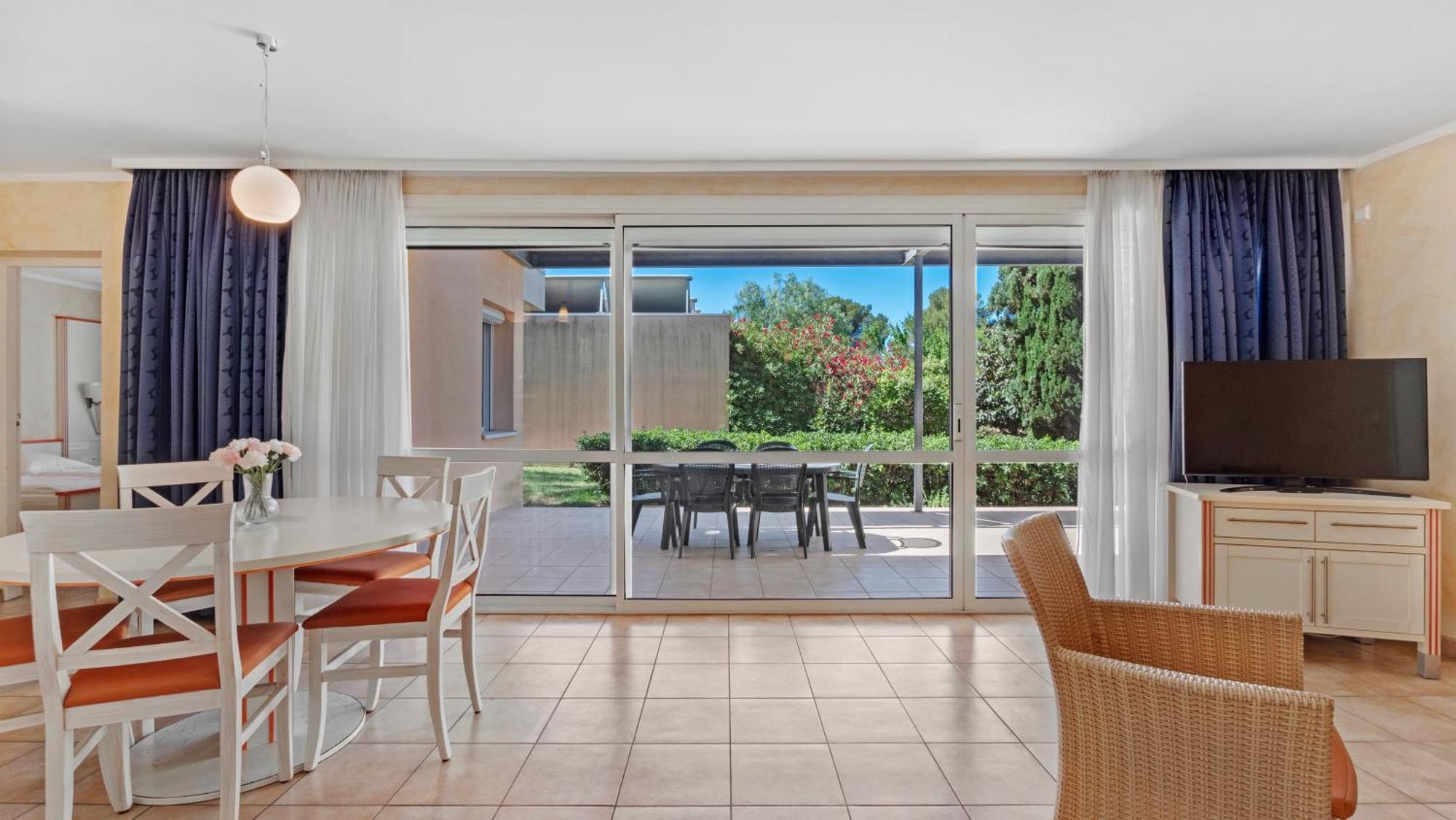 Three-Bedroom Apartment Terrace