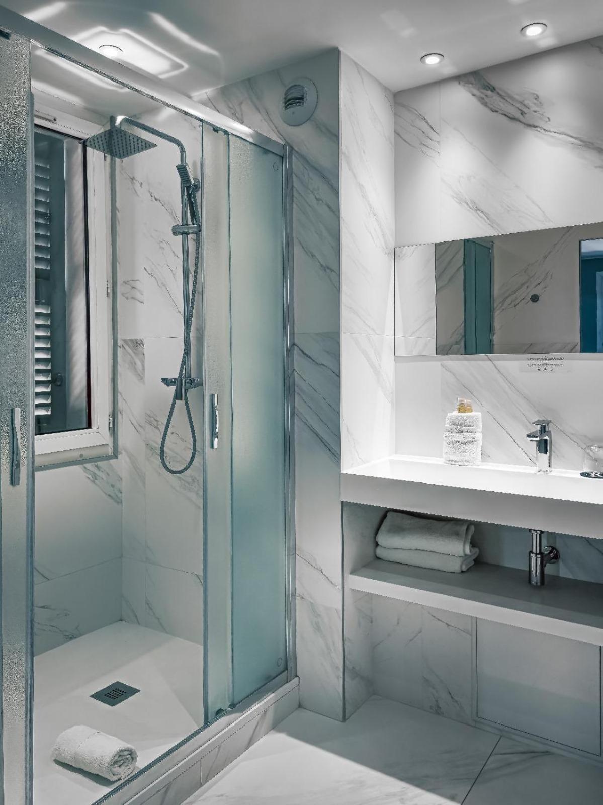 Deluxe Room Sauna Access