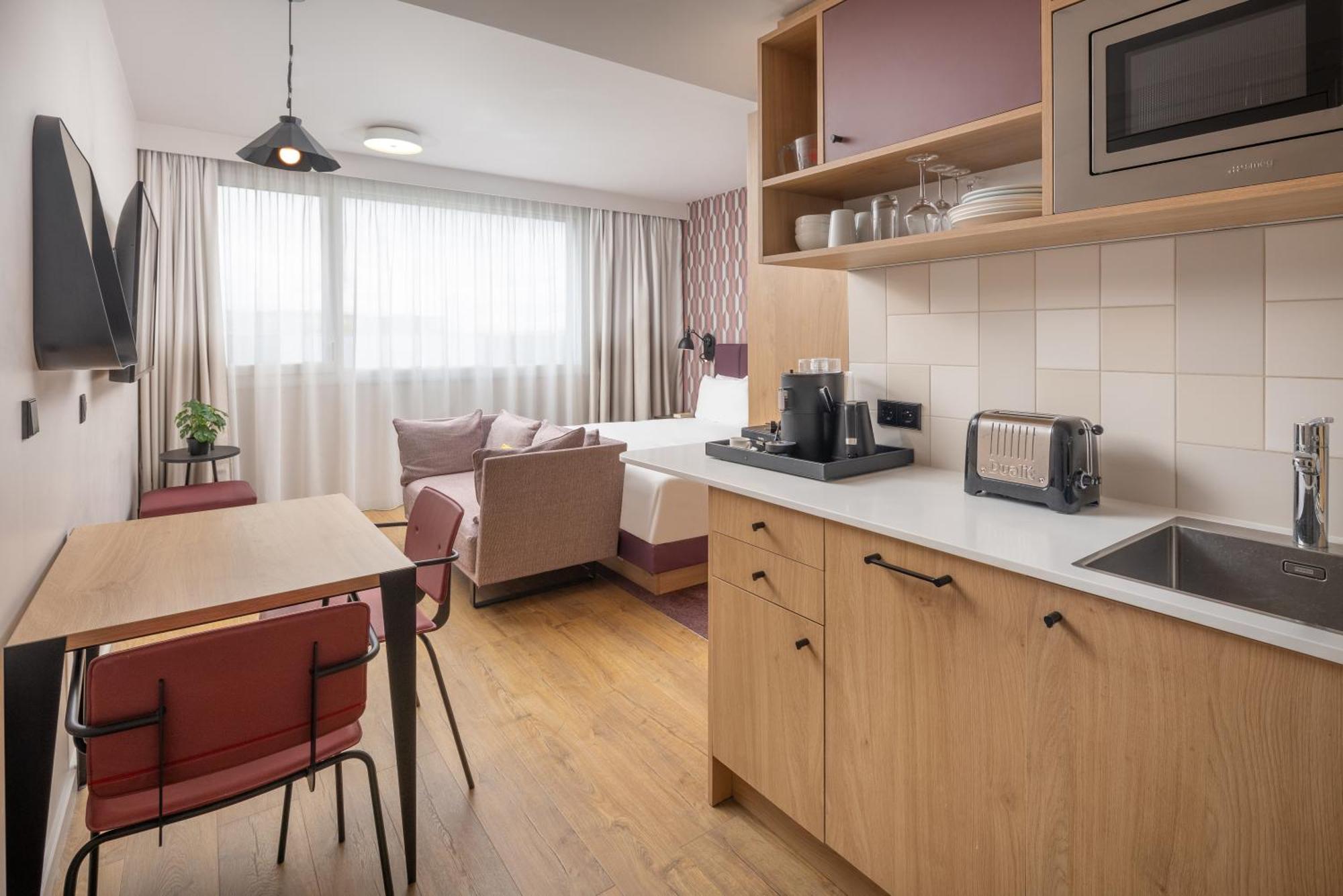 King Studio Kitchenette