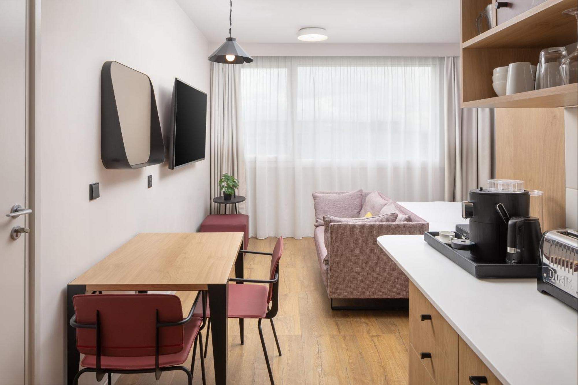 King Studio Kitchenette