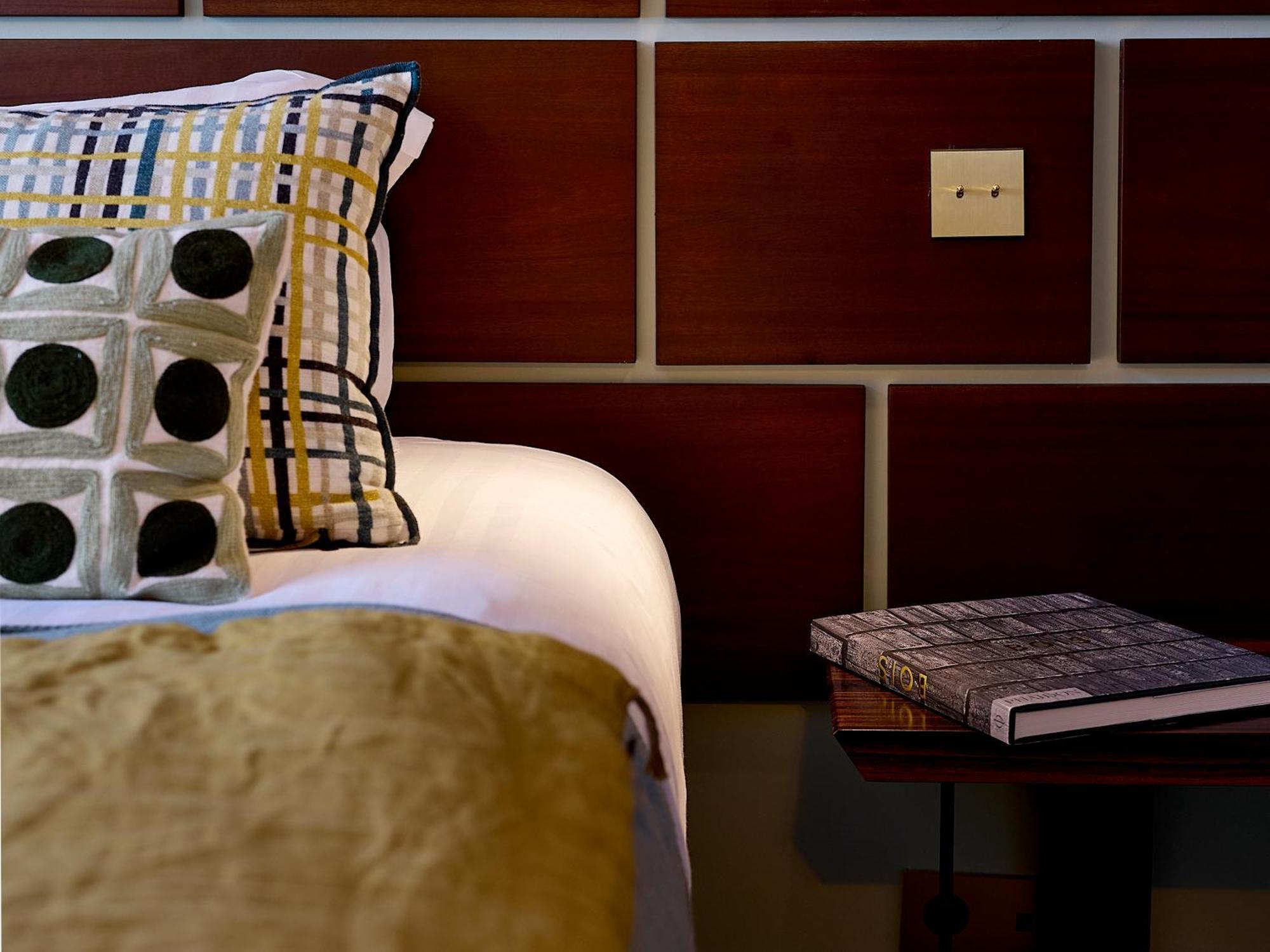 Deluxe Double or Twin Room City View
