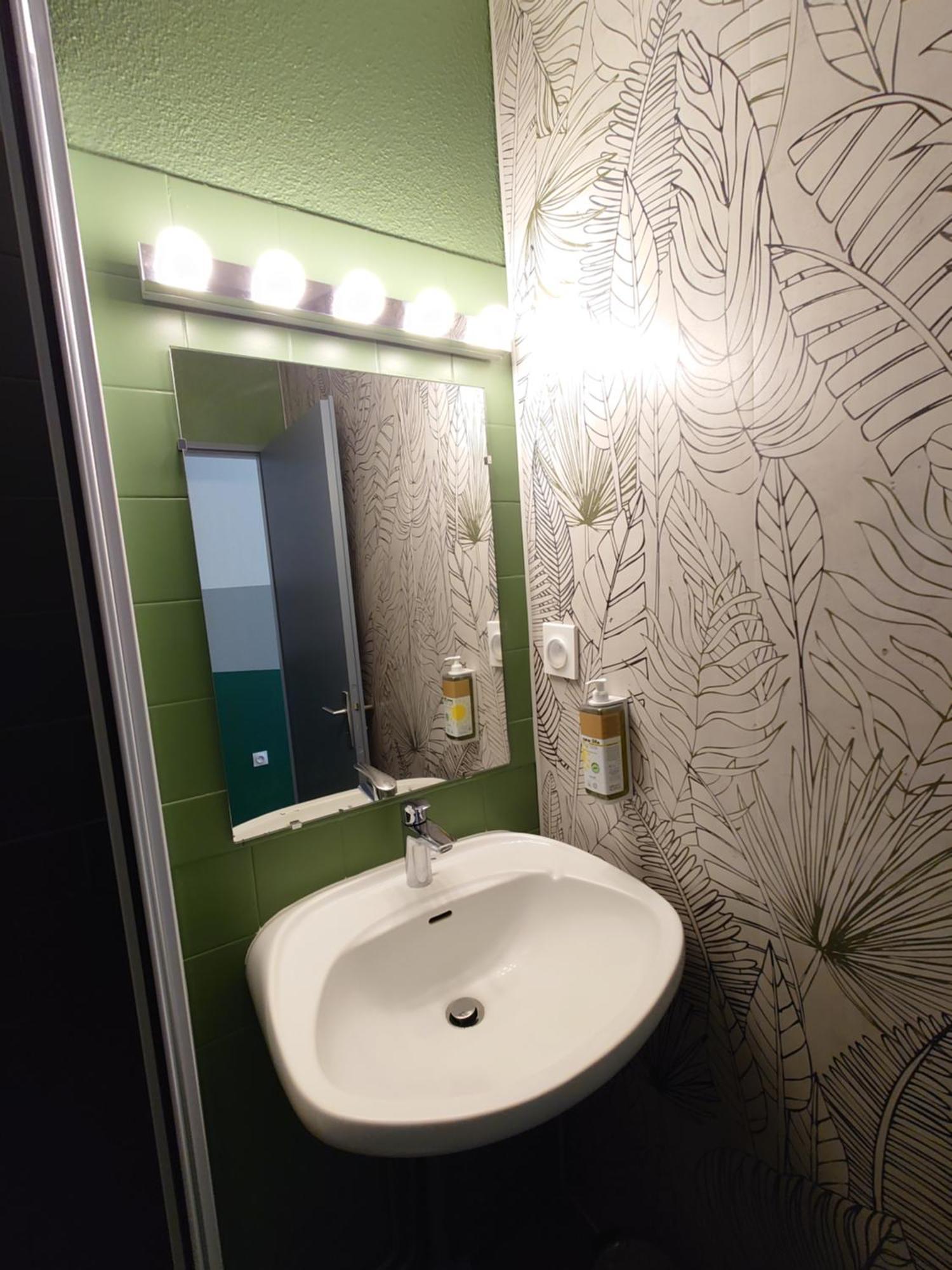 POP Room Two Single Beds
