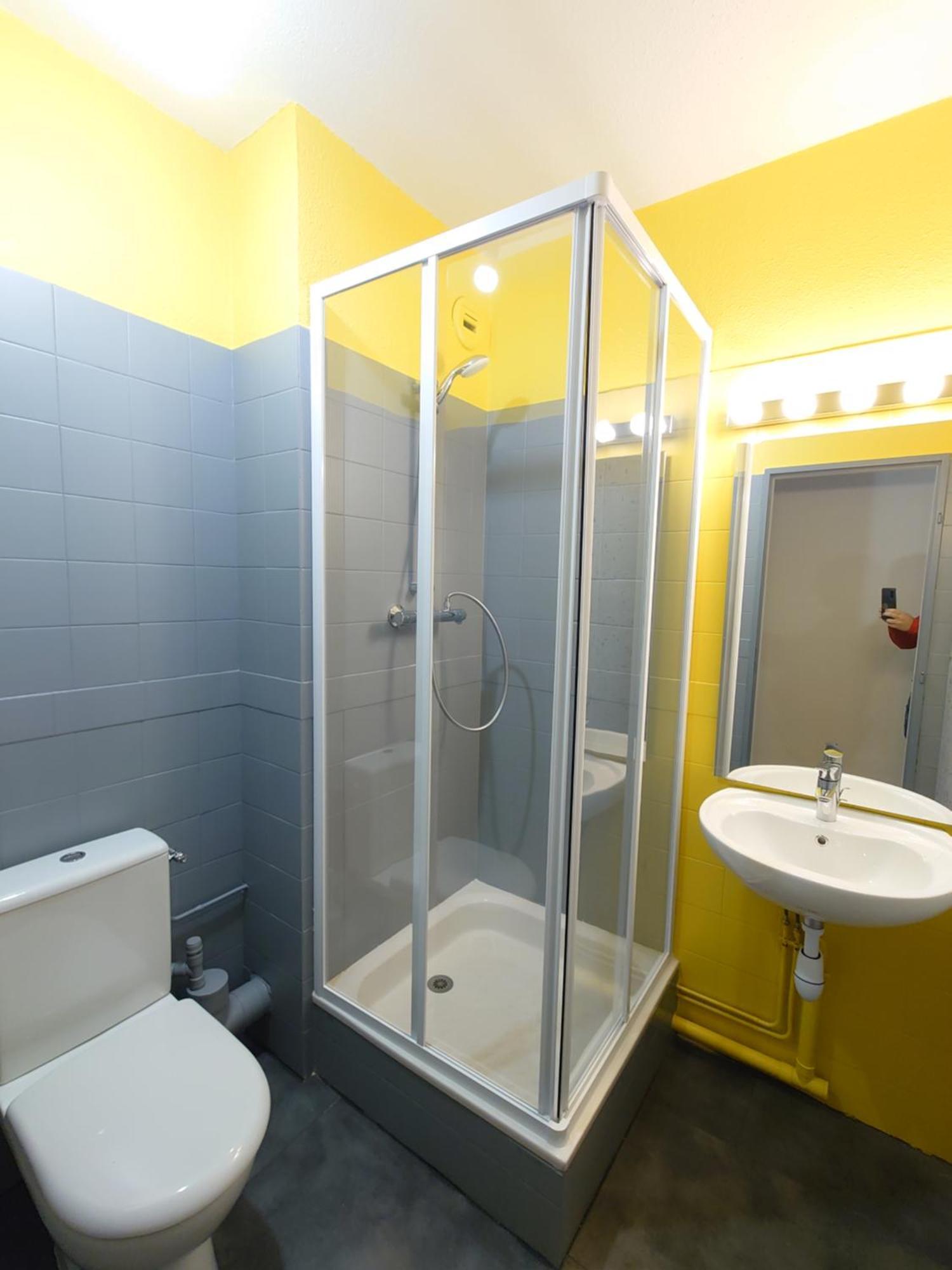 POP Room Two Single Beds