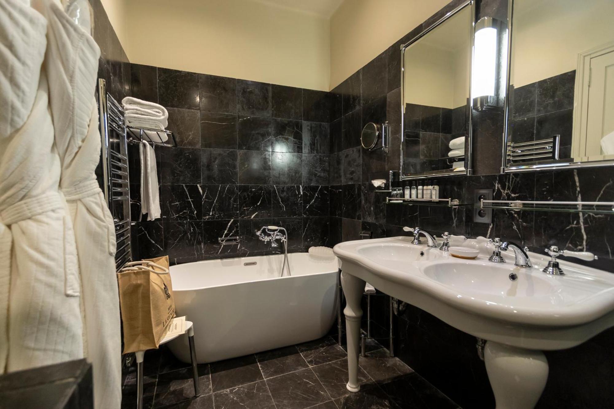Suite Demeure Garden View