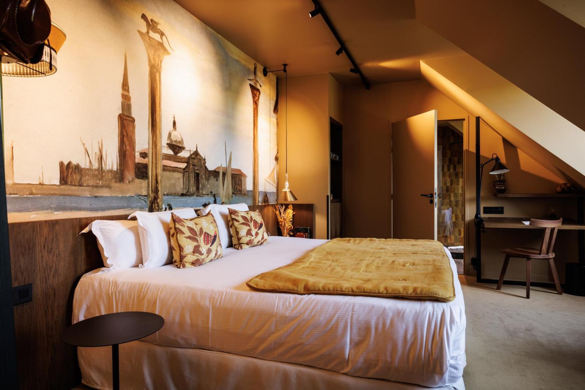 Esquisse Room
