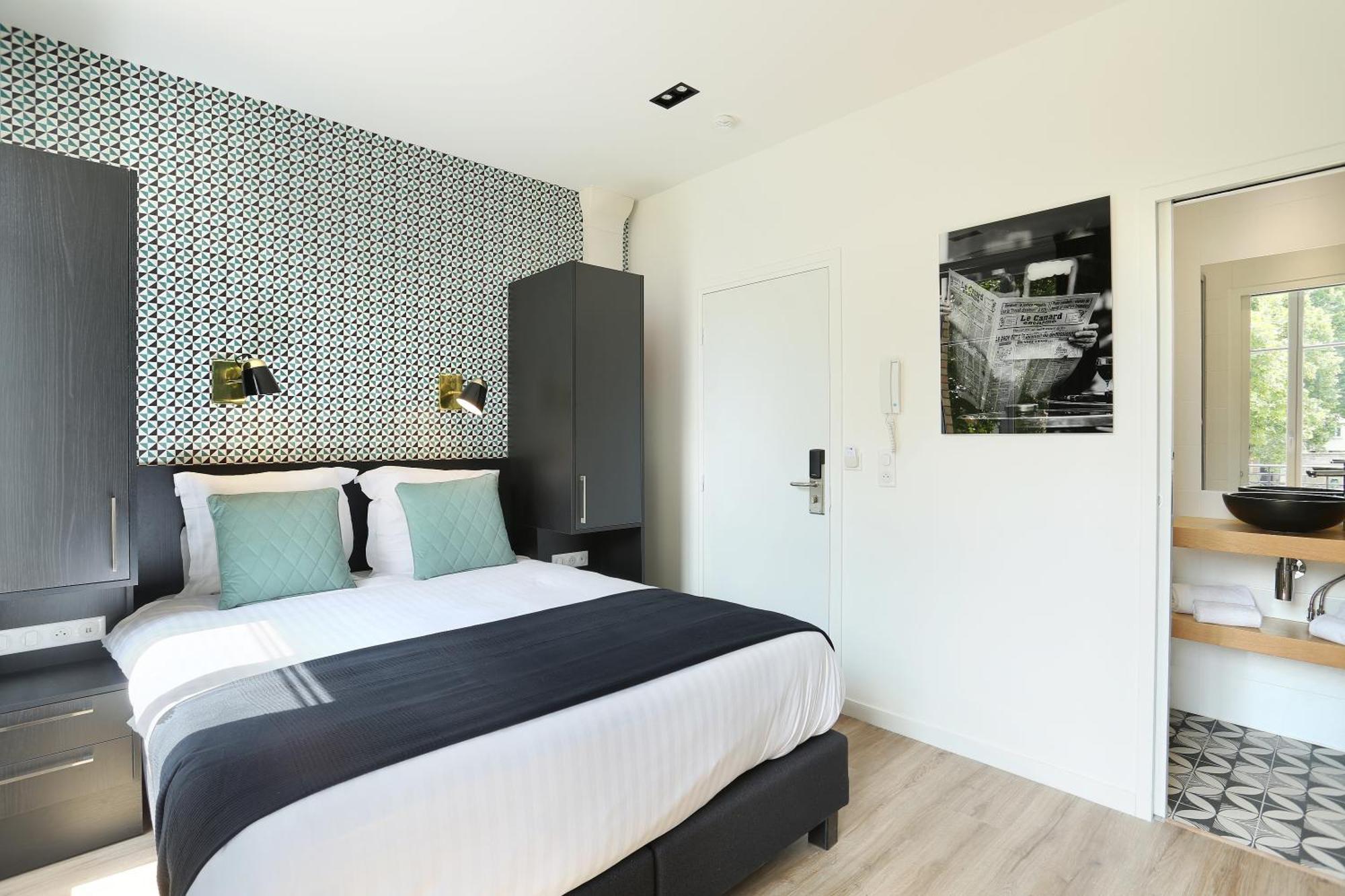 Medium Studio Kitchen