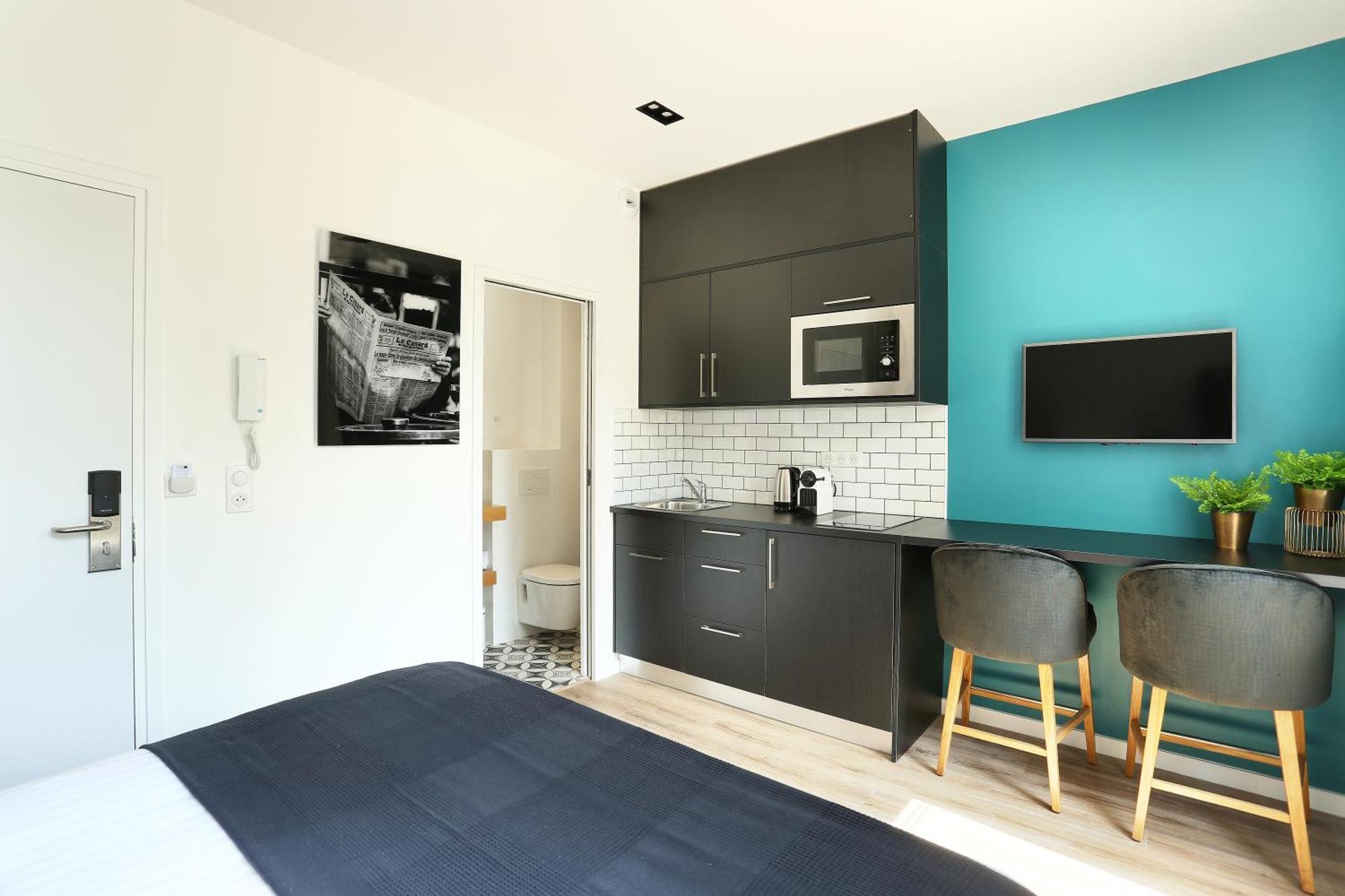 Medium Studio Kitchen