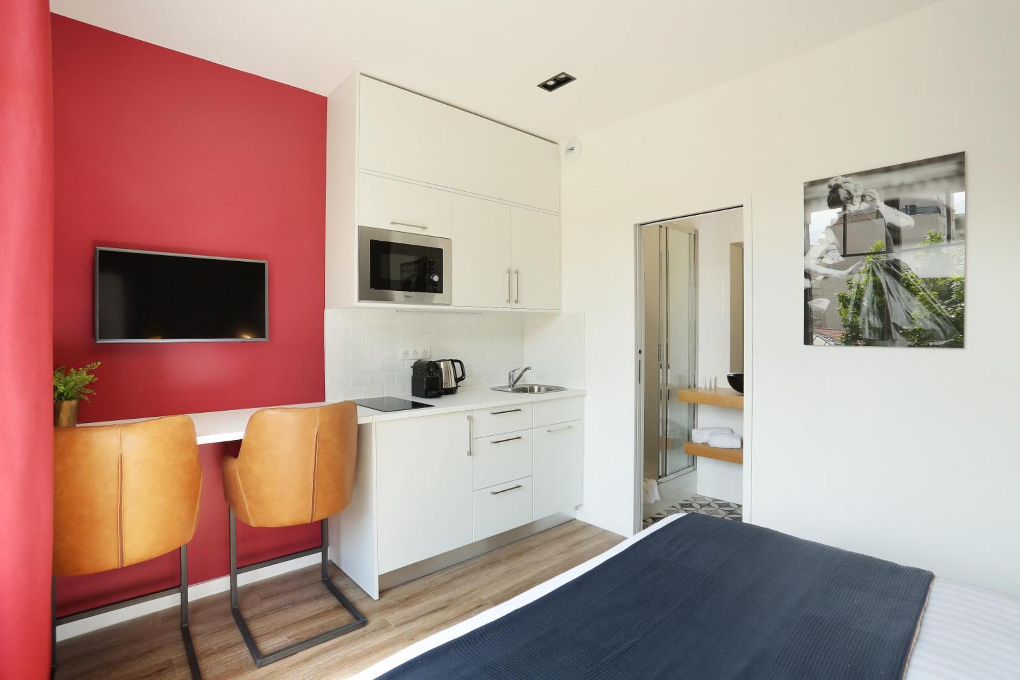 Medium Studio Kitchen