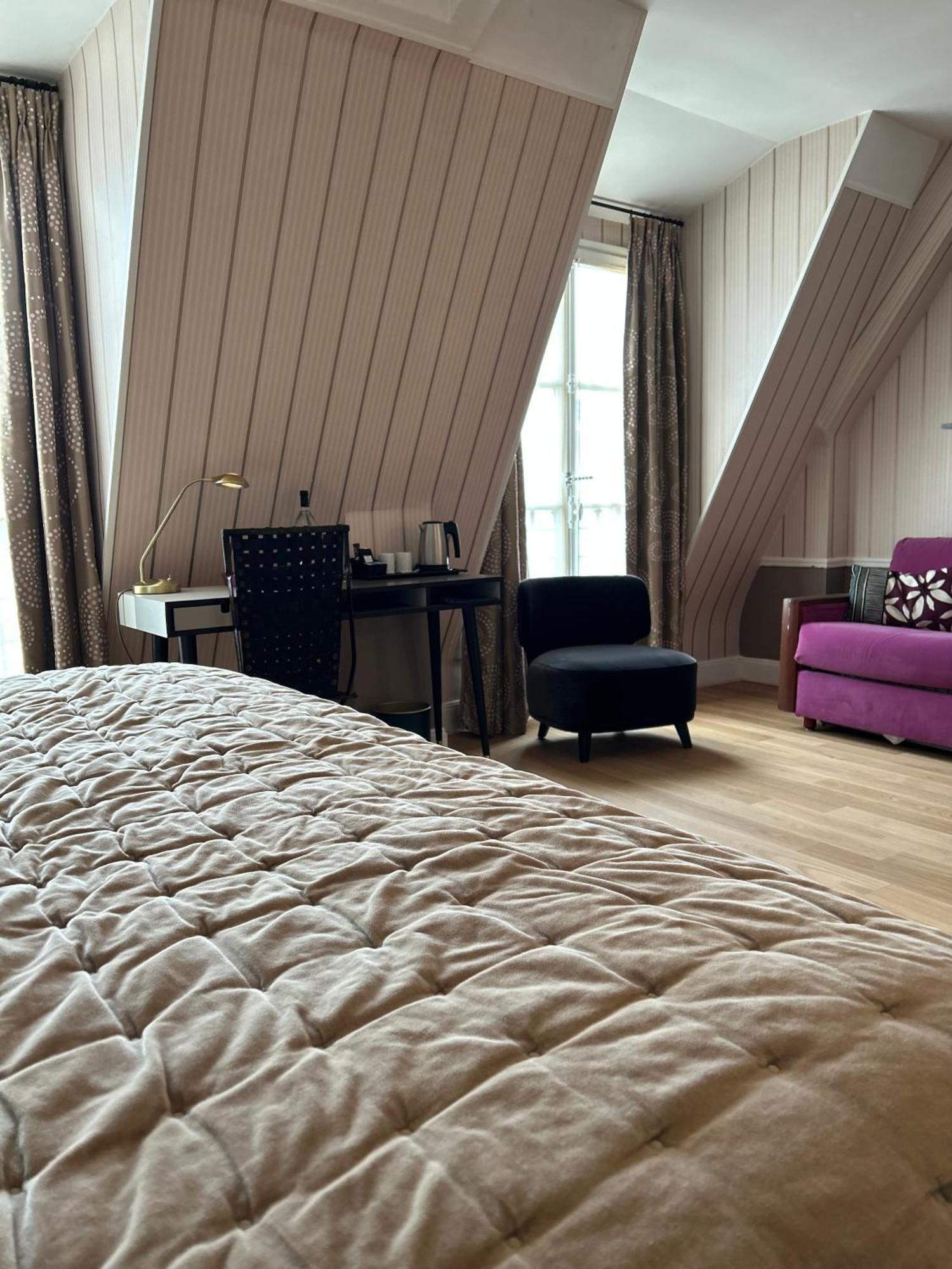 Club Double Room sofa bed