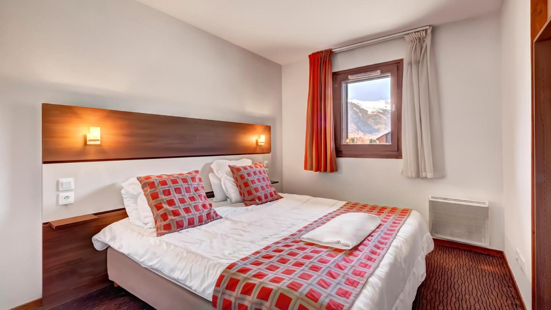 1 Bedroom Apartment sleeping area