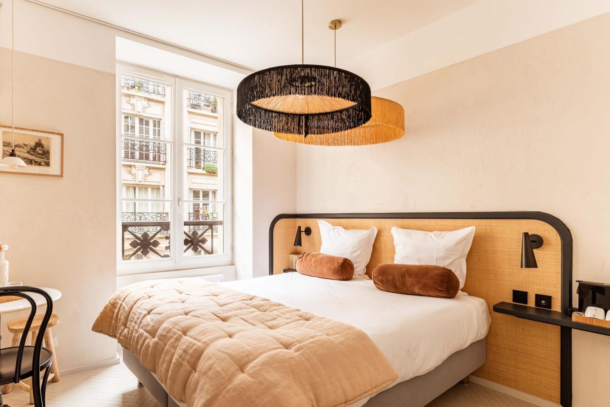 Parisian Room