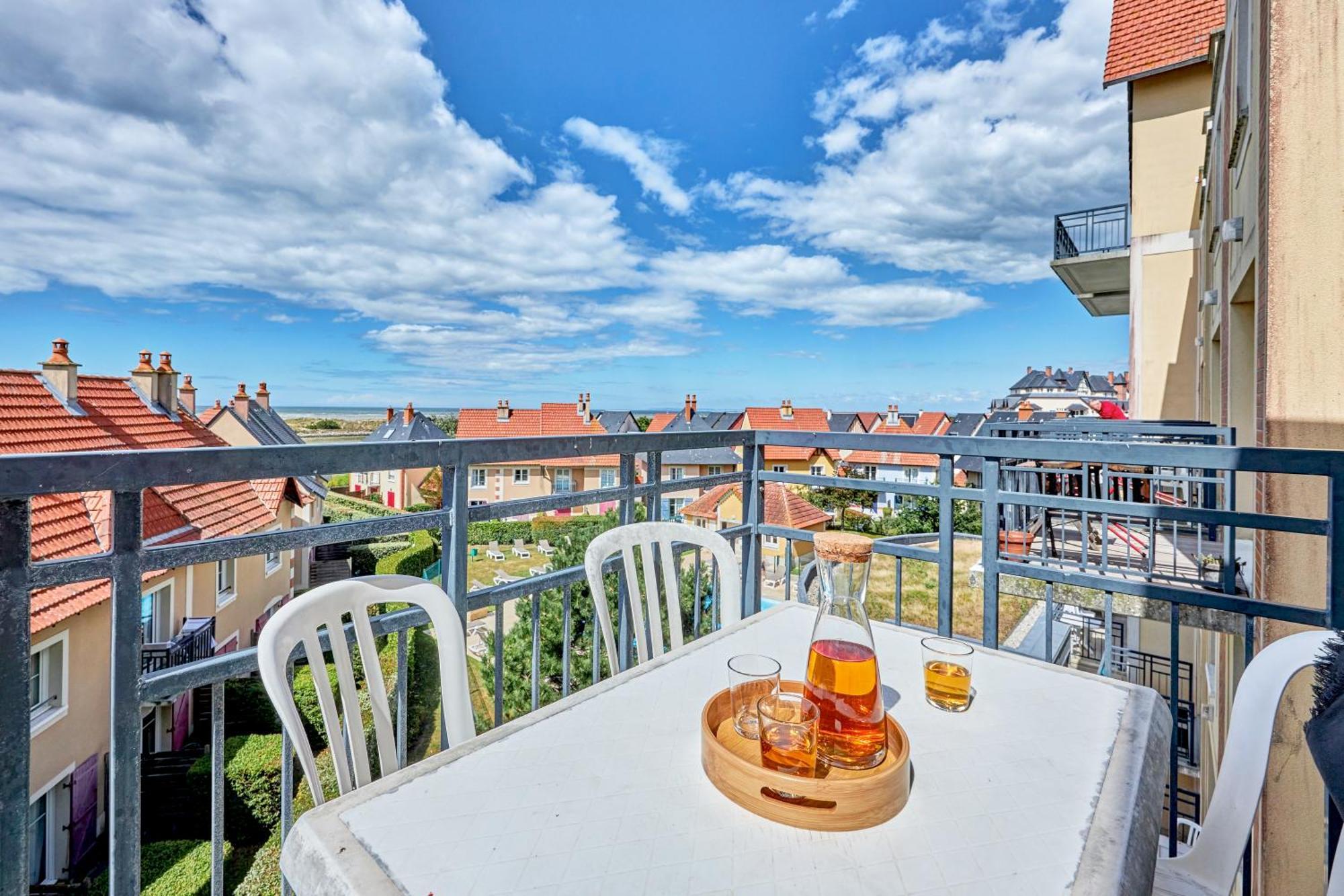 One-Bedroom Duplex Apartment Sleeping Alcove Balcony