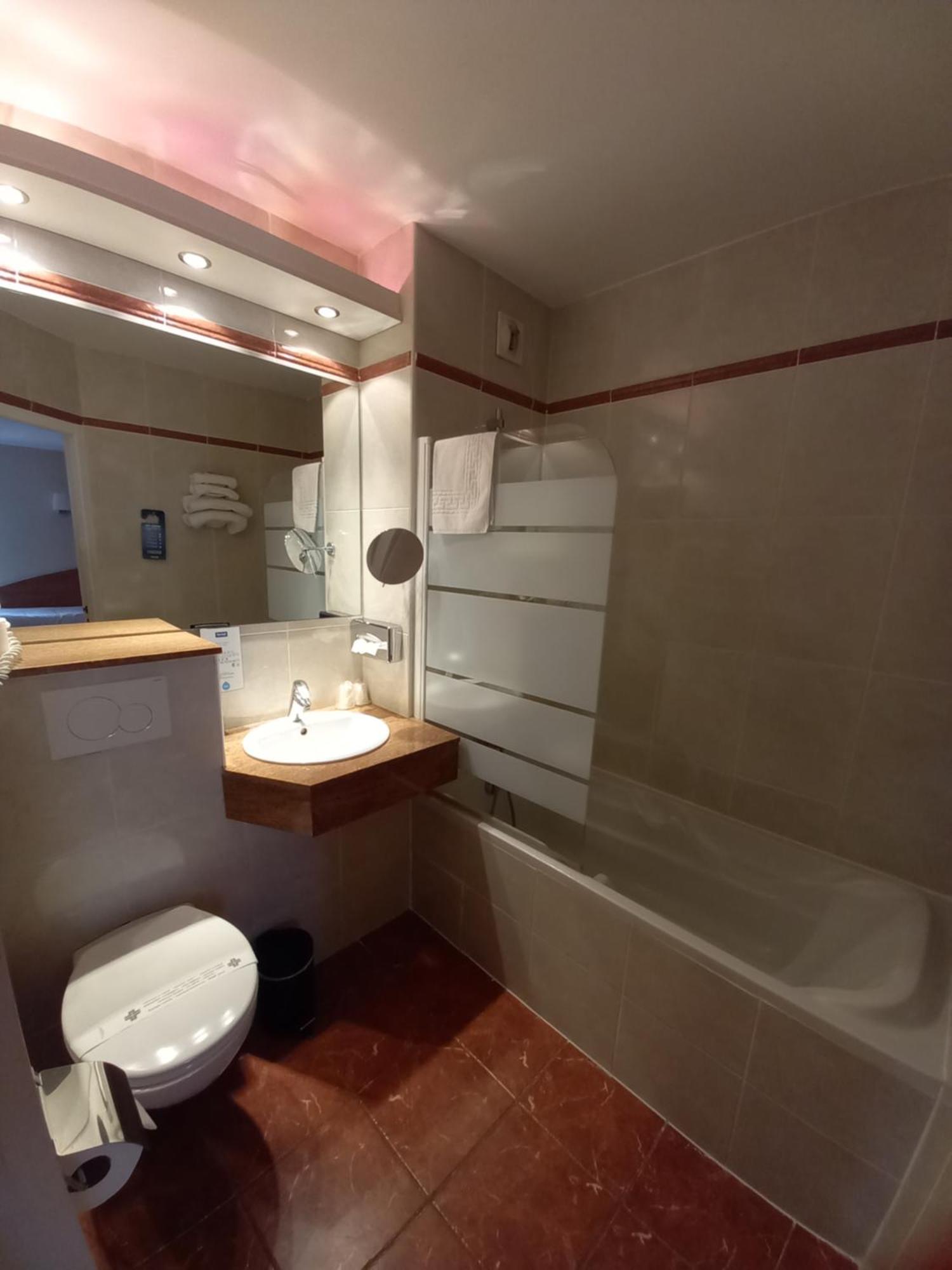 1 Double Bed 2 Single Beds Superior Room