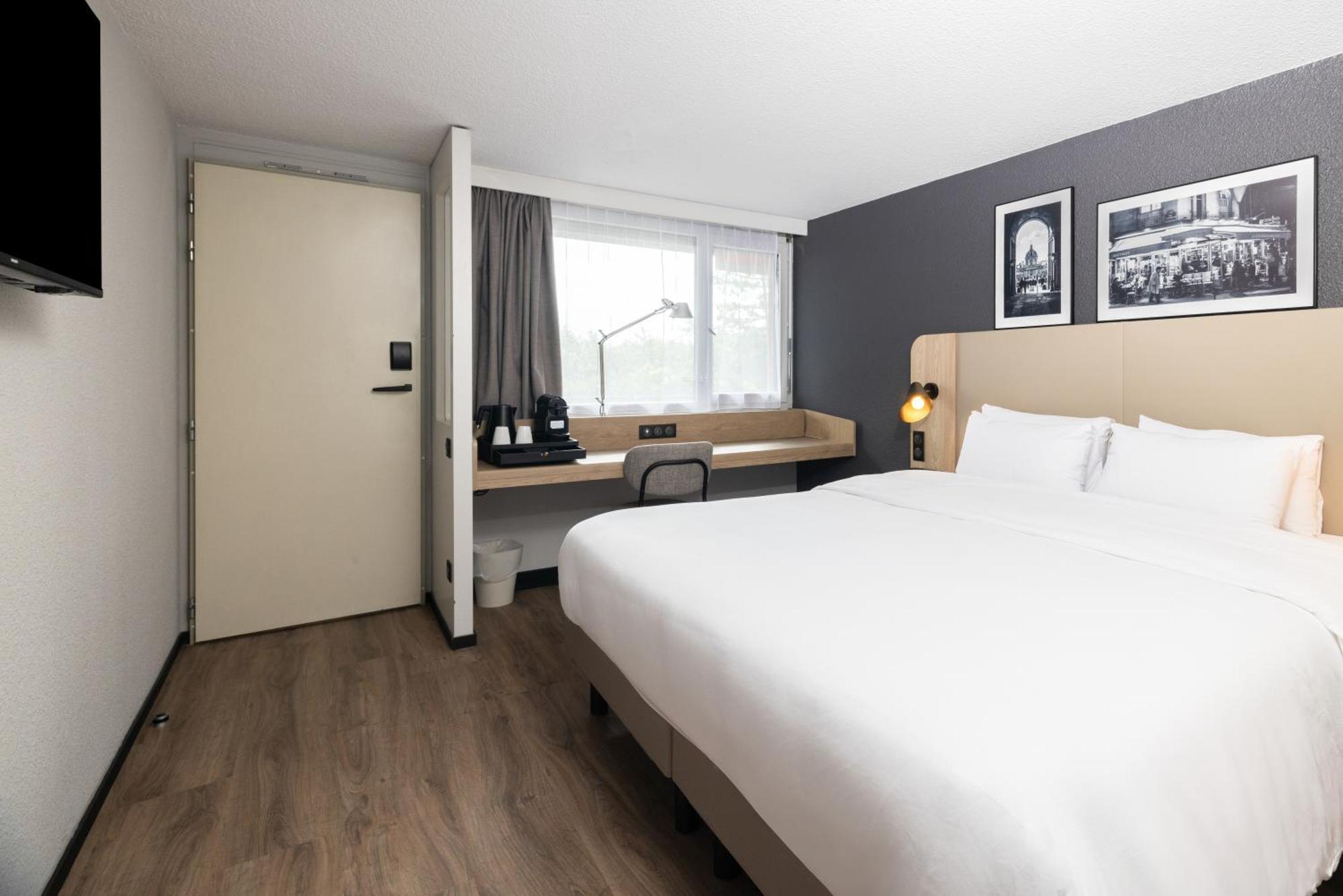 Superior Room 1 King Bed